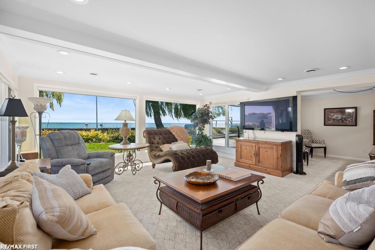 Harrison Twp, Michigan, 48045, United States, 3 Bedrooms Bedrooms, ,4 BathroomsBathrooms,Residential,Active,1965831