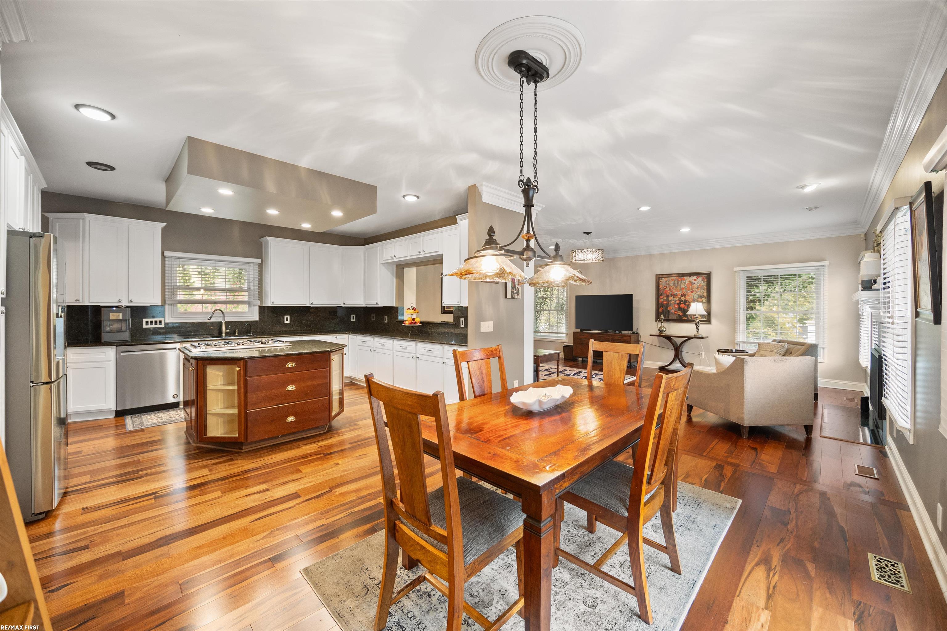 Bloomfield Hills, Michigan, 48301, United States, 5 Bedrooms Bedrooms, ,5 BathroomsBathrooms,Residential,Active,1985866