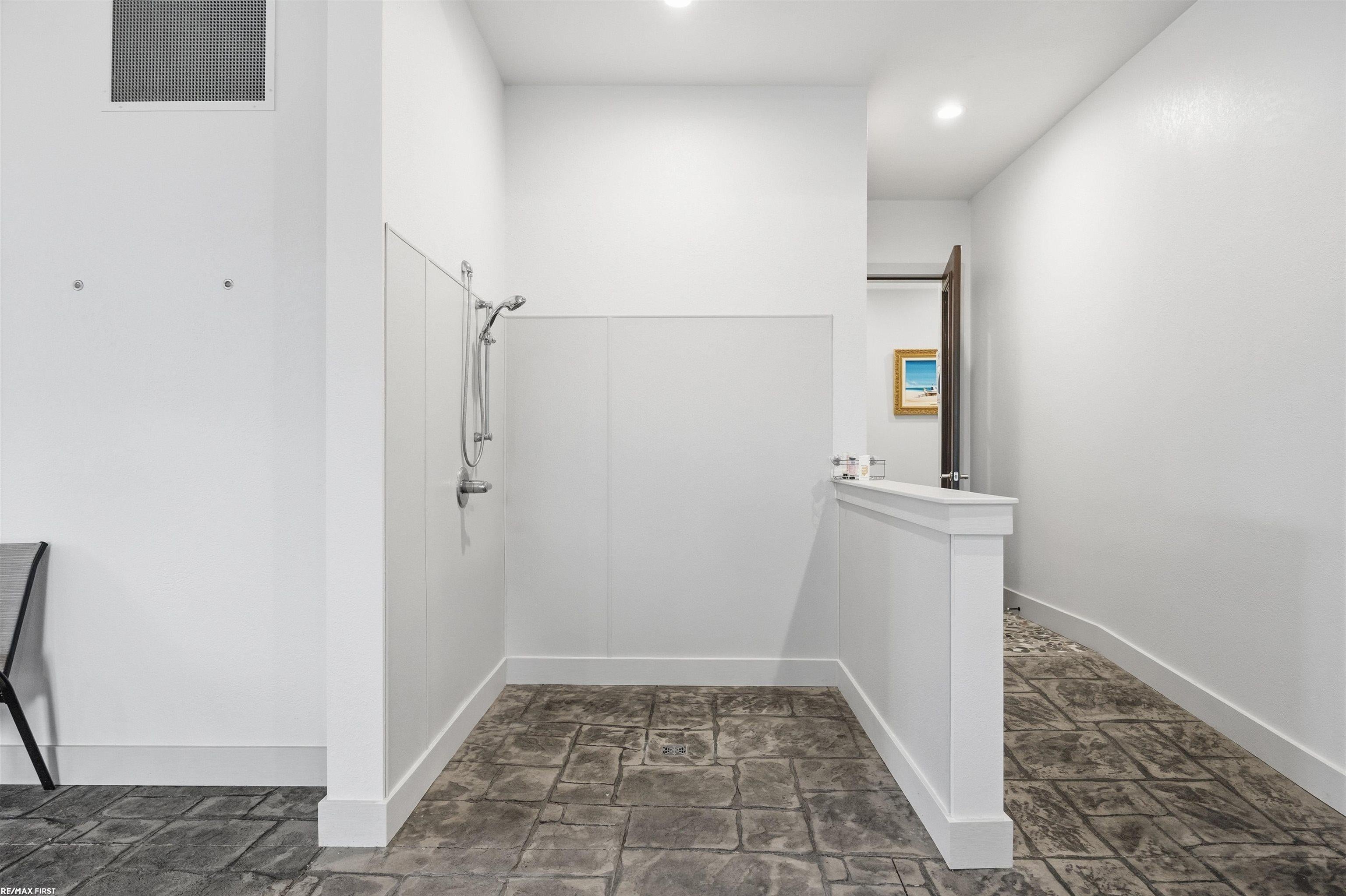 Clarkston, Michigan, 48348, United States, 5 Bedrooms Bedrooms, ,4 BathroomsBathrooms,Residential,Active,1973314