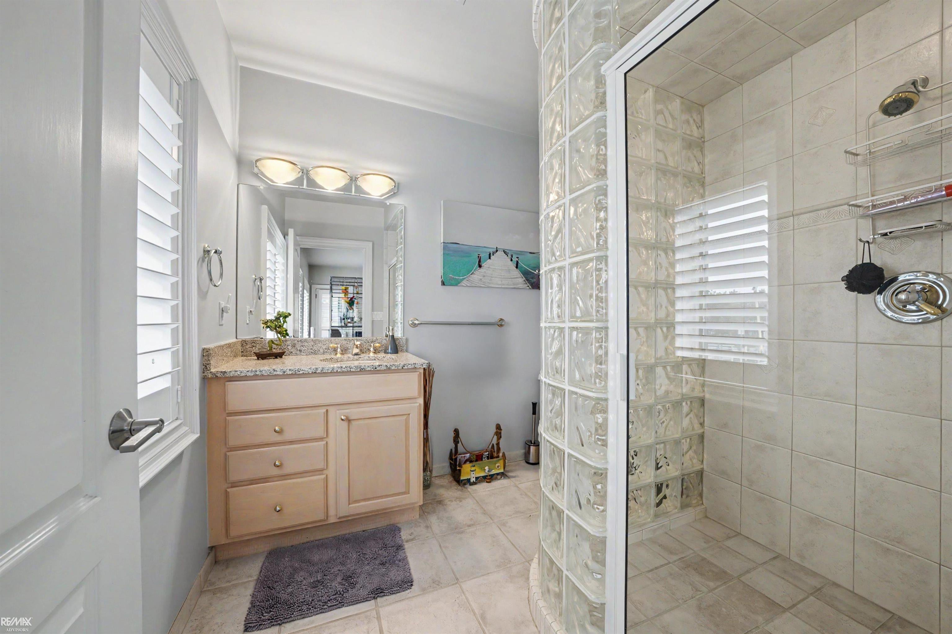 Harrison Twp, Michigan, 48045, United States, 2 Bedrooms Bedrooms, ,3 BathroomsBathrooms,Residential,Active,2042154