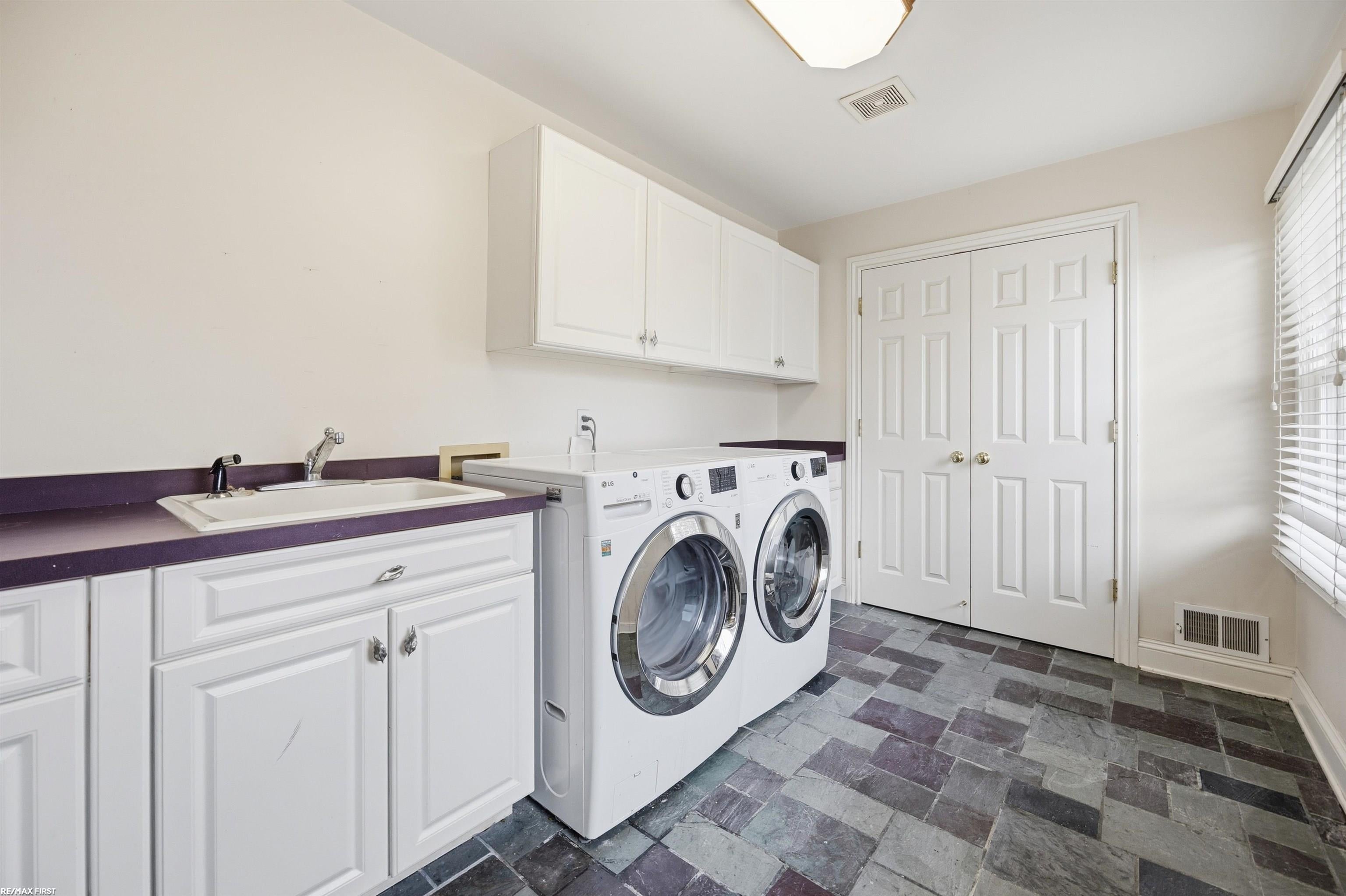 Bloomfield Hills, Michigan, 48301, United States, 5 Bedrooms Bedrooms, ,5 BathroomsBathrooms,Residential,Active,1985866