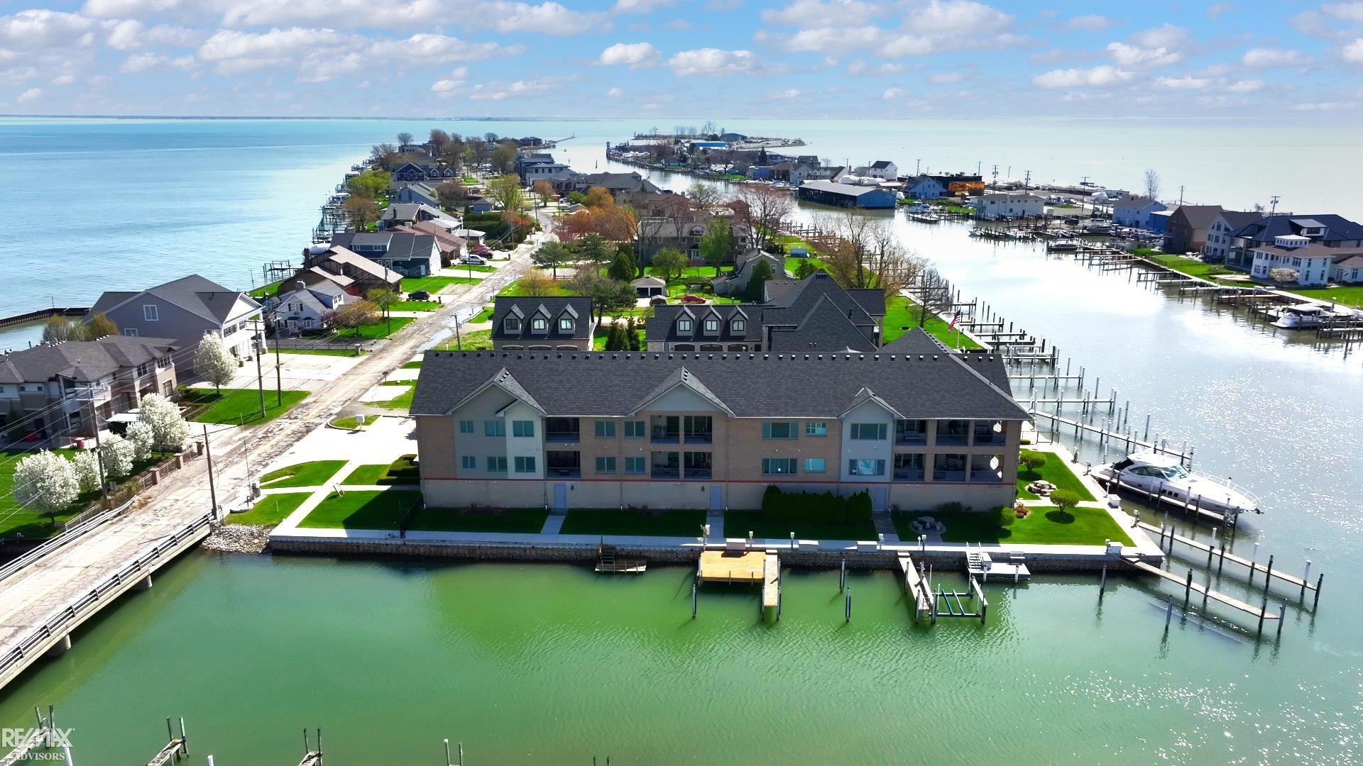 Harrison Twp, Michigan, 48045, United States, 2 Bedrooms Bedrooms, ,3 BathroomsBathrooms,Residential,Active,2042154