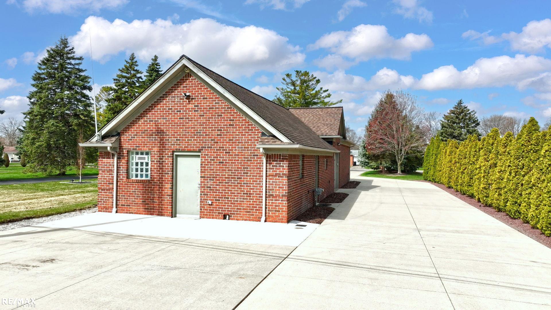 Saint Clair Shores, Michigan, 48081, United States, ,5 BathroomsBathrooms,Residential,Active,1829899