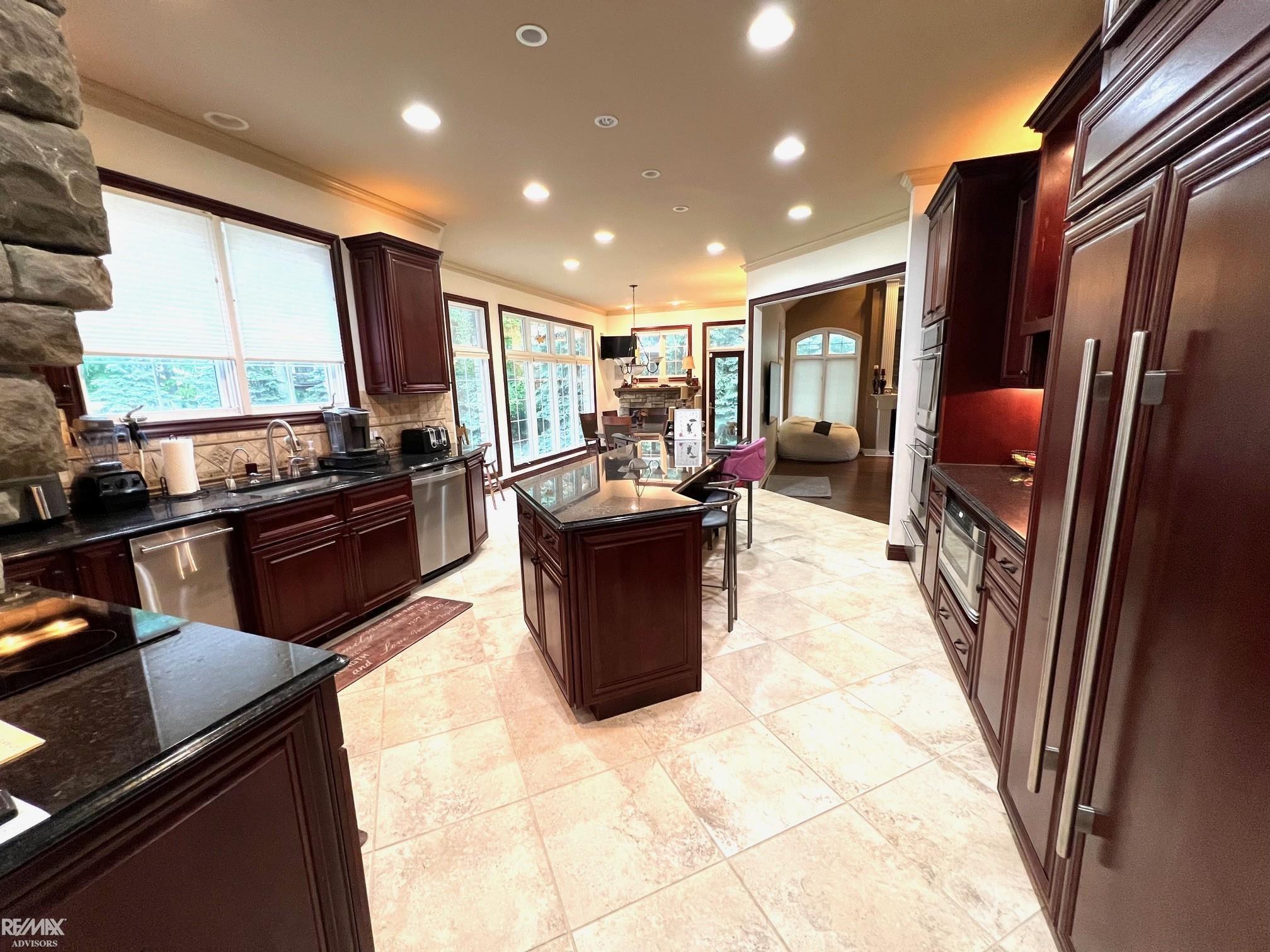 Shelby Twp, Michigan, 48315, United States, 4 Bedrooms Bedrooms, ,6 BathroomsBathrooms,Residential,Active,1926666