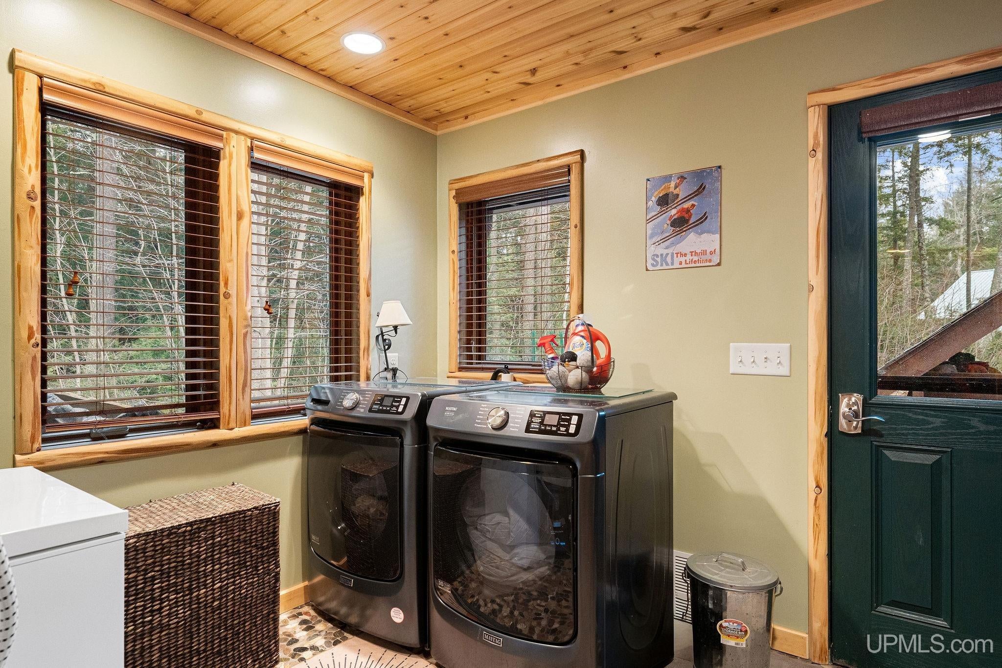 Gwinn, Michigan, 49841, United States, 3 Bedrooms Bedrooms, ,3 BathroomsBathrooms,Residential,Active,2043442
