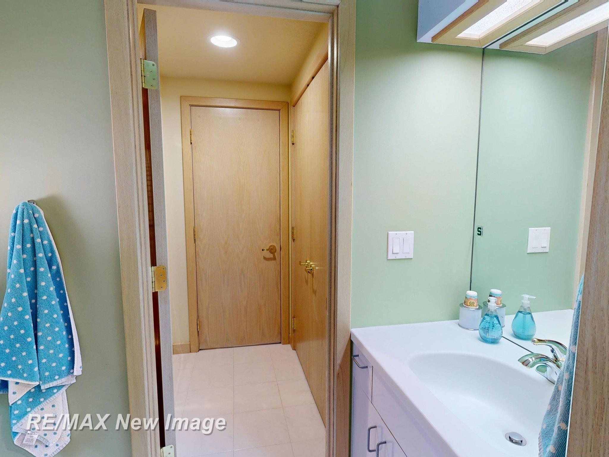 Saginaw, Michigan, 48609, United States, 3 Bedrooms Bedrooms, ,4 BathroomsBathrooms,Residential,Active,1894554
