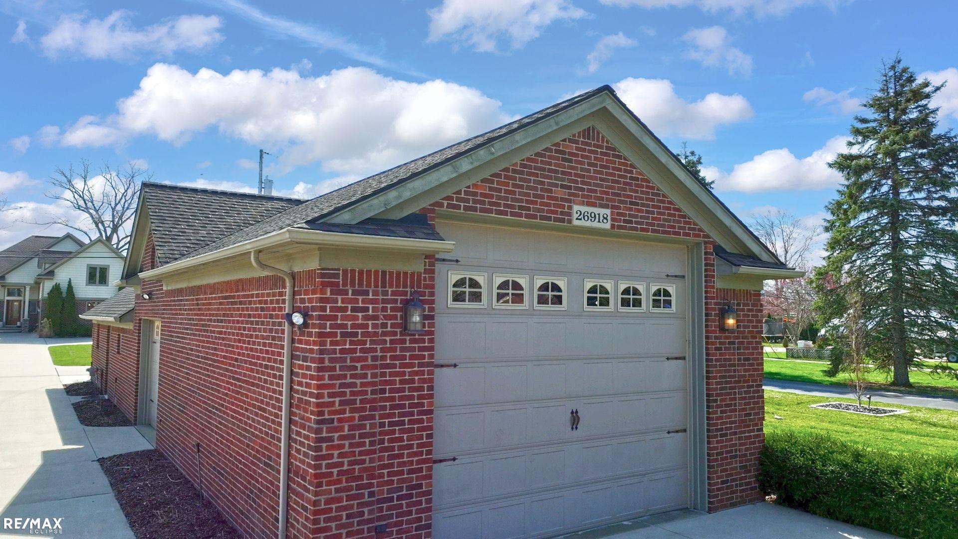 Saint Clair Shores, Michigan, 48081, United States, ,5 BathroomsBathrooms,Residential,Active,1829899
