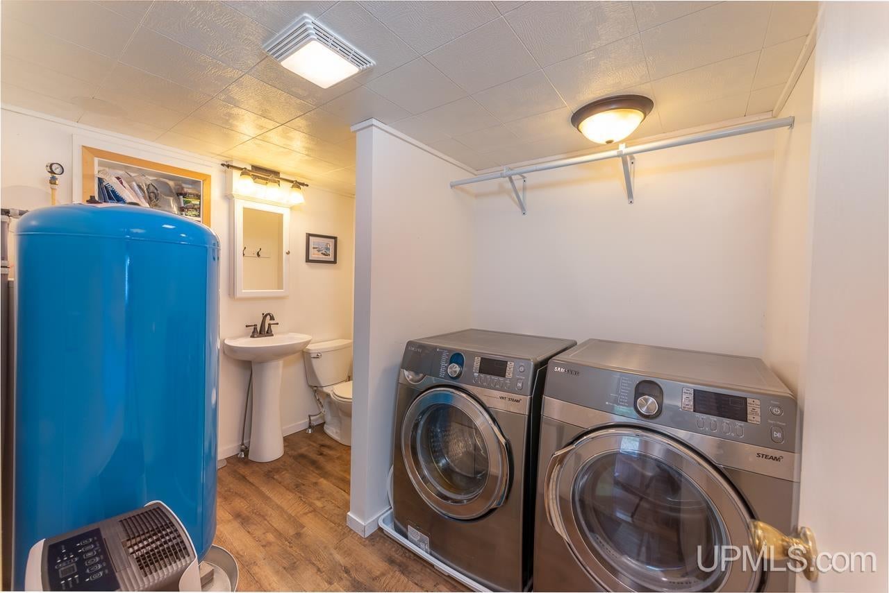 Au Train, Michigan, 49806, United States, 7 Bedrooms Bedrooms, ,7 BathroomsBathrooms,Residential,Active,2015448