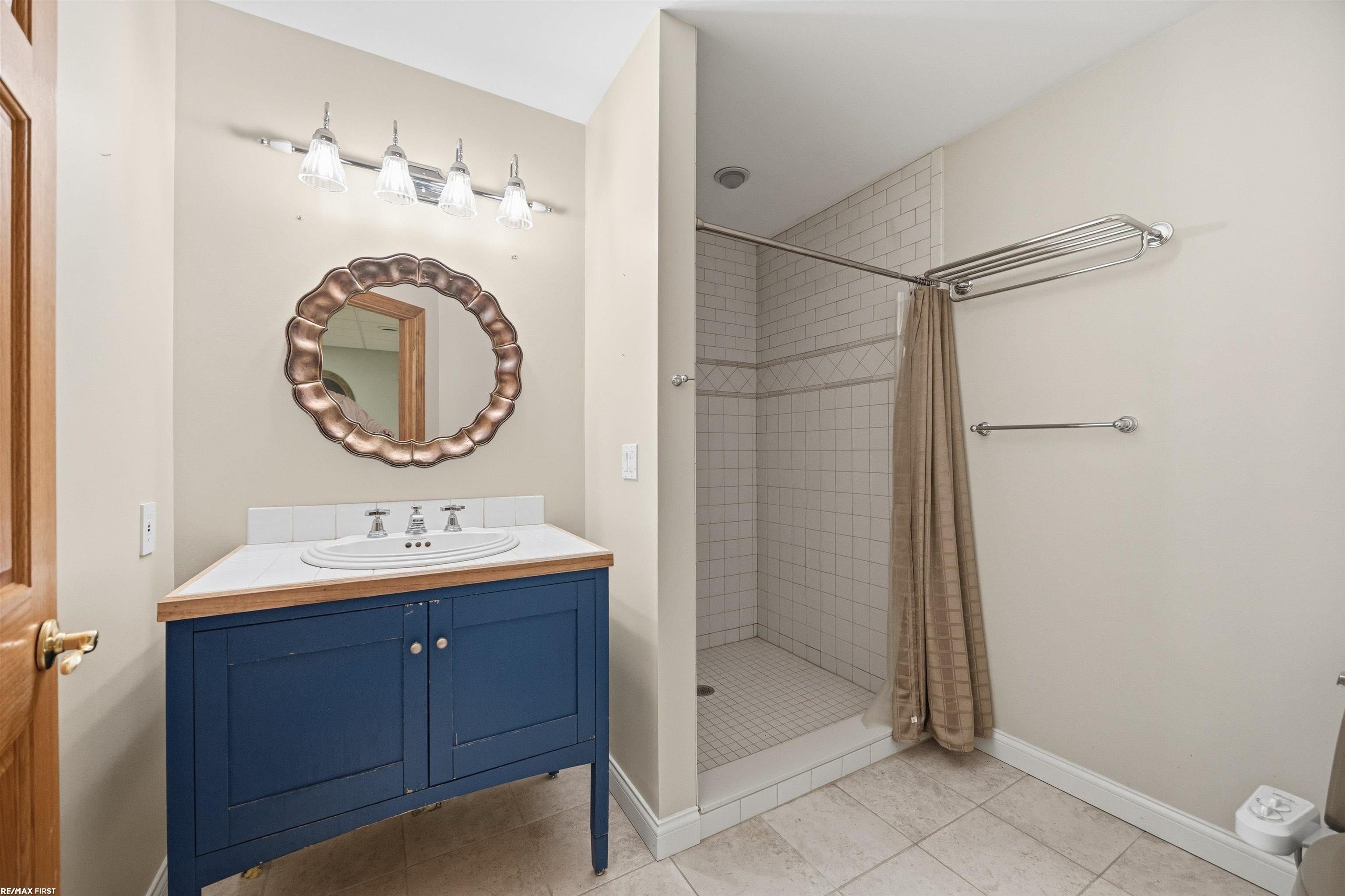 Bloomfield Hills, Michigan, 48301, United States, 5 Bedrooms Bedrooms, ,5 BathroomsBathrooms,Residential,Active,1985866