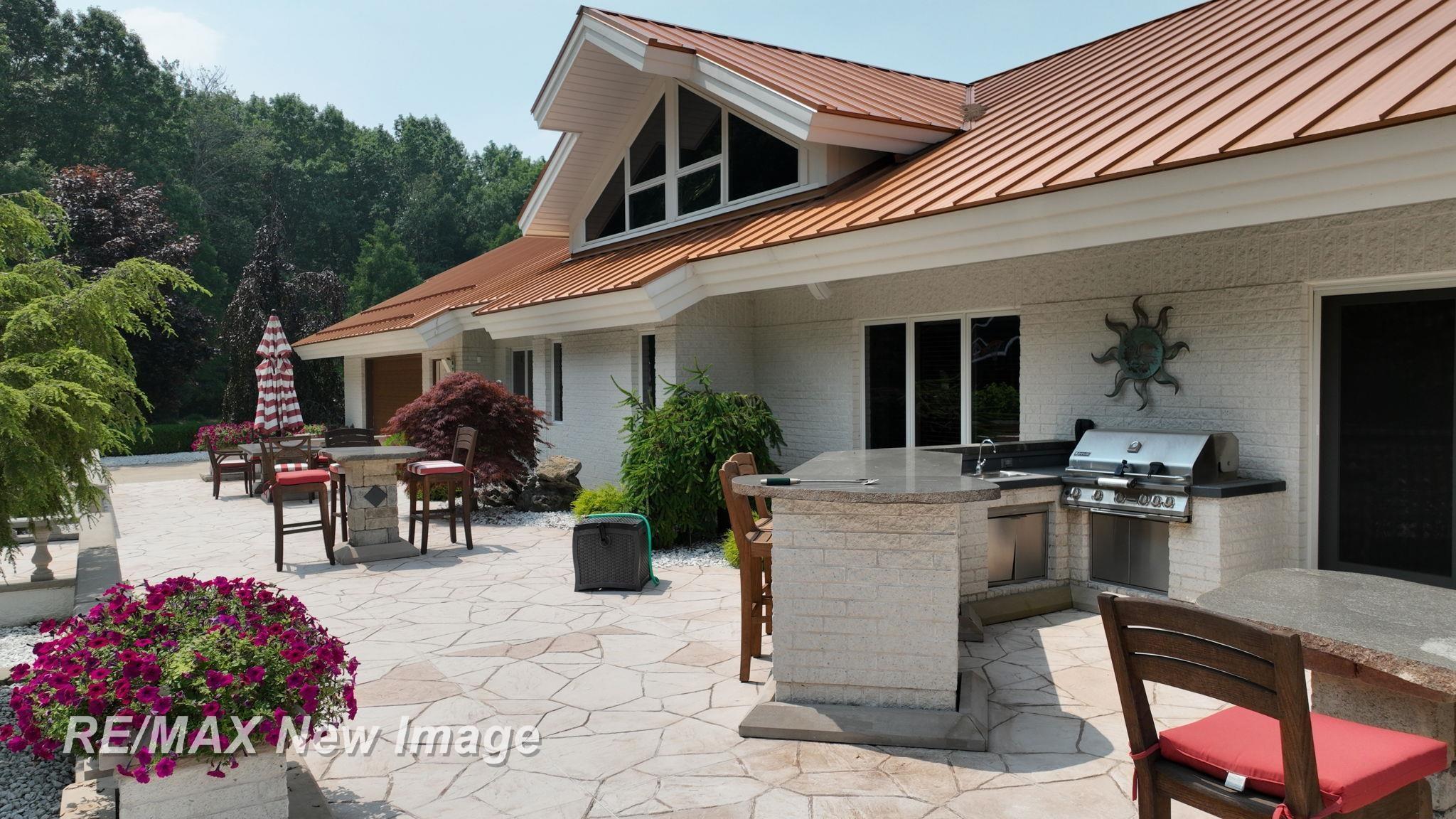 Saginaw, Michigan, 48609, United States, 3 Bedrooms Bedrooms, ,4 BathroomsBathrooms,Residential,Active,1999939