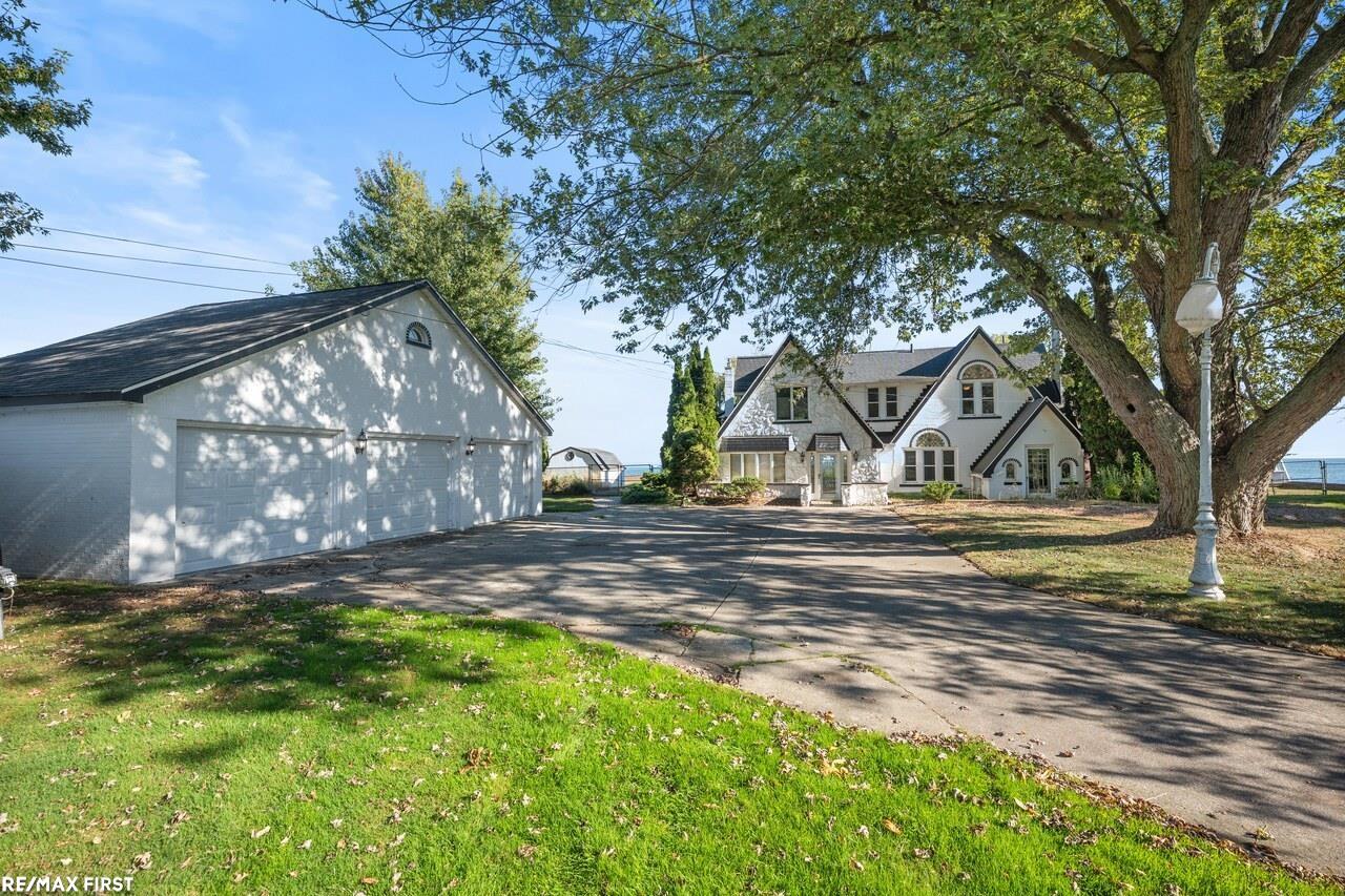 Harrison Twp, Michigan, 48045, United States, 3 Bedrooms Bedrooms, ,4 BathroomsBathrooms,Residential,Active,1965831