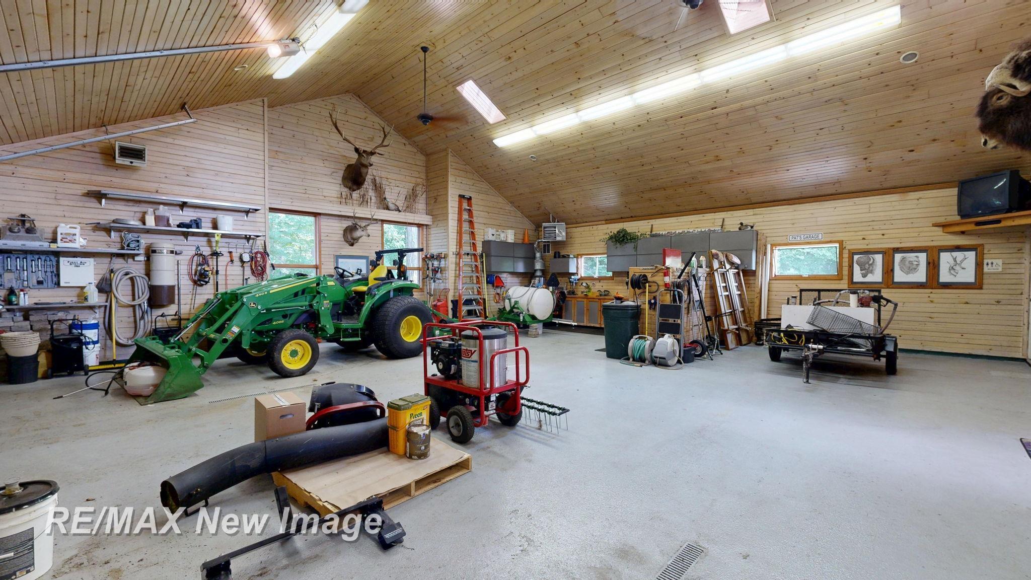 Saginaw, Michigan, 48609, United States, 3 Bedrooms Bedrooms, ,4 BathroomsBathrooms,Residential,Active,1999939