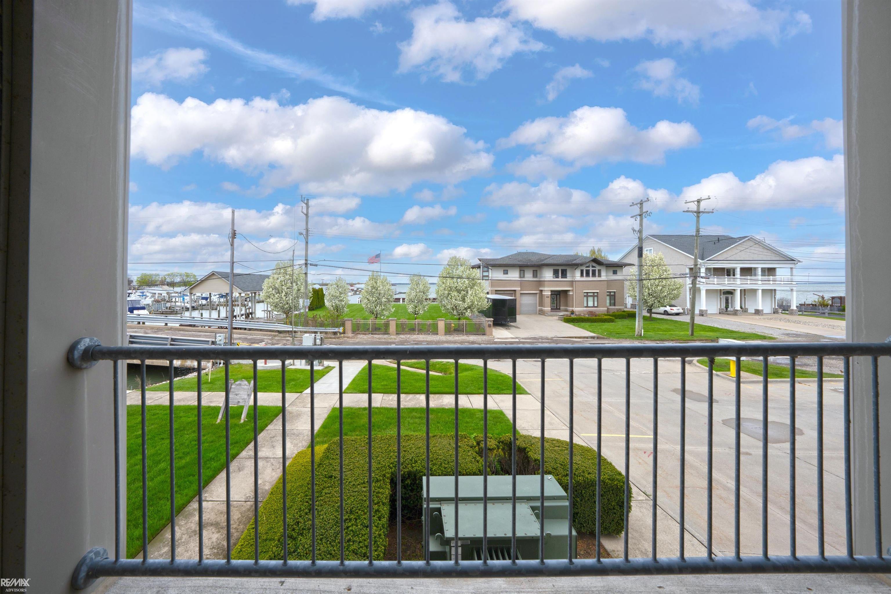 Harrison Twp, Michigan, 48045, United States, 2 Bedrooms Bedrooms, ,3 BathroomsBathrooms,Residential,Active,2042154