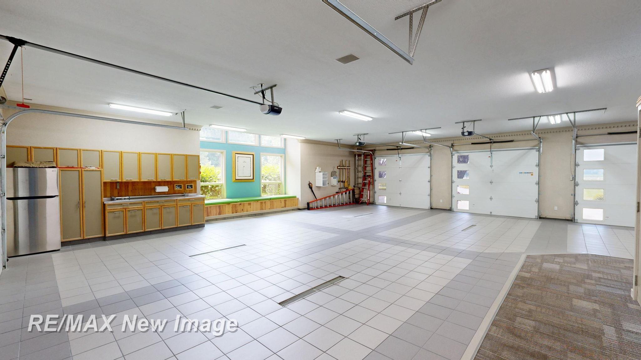 Saginaw, Michigan, 48609, United States, 3 Bedrooms Bedrooms, ,4 BathroomsBathrooms,Residential,Active,1999939