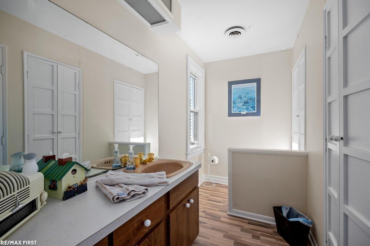 Harrison Twp, Michigan, 48045, United States, 3 Bedrooms Bedrooms, ,4 BathroomsBathrooms,Residential,Active,1965831