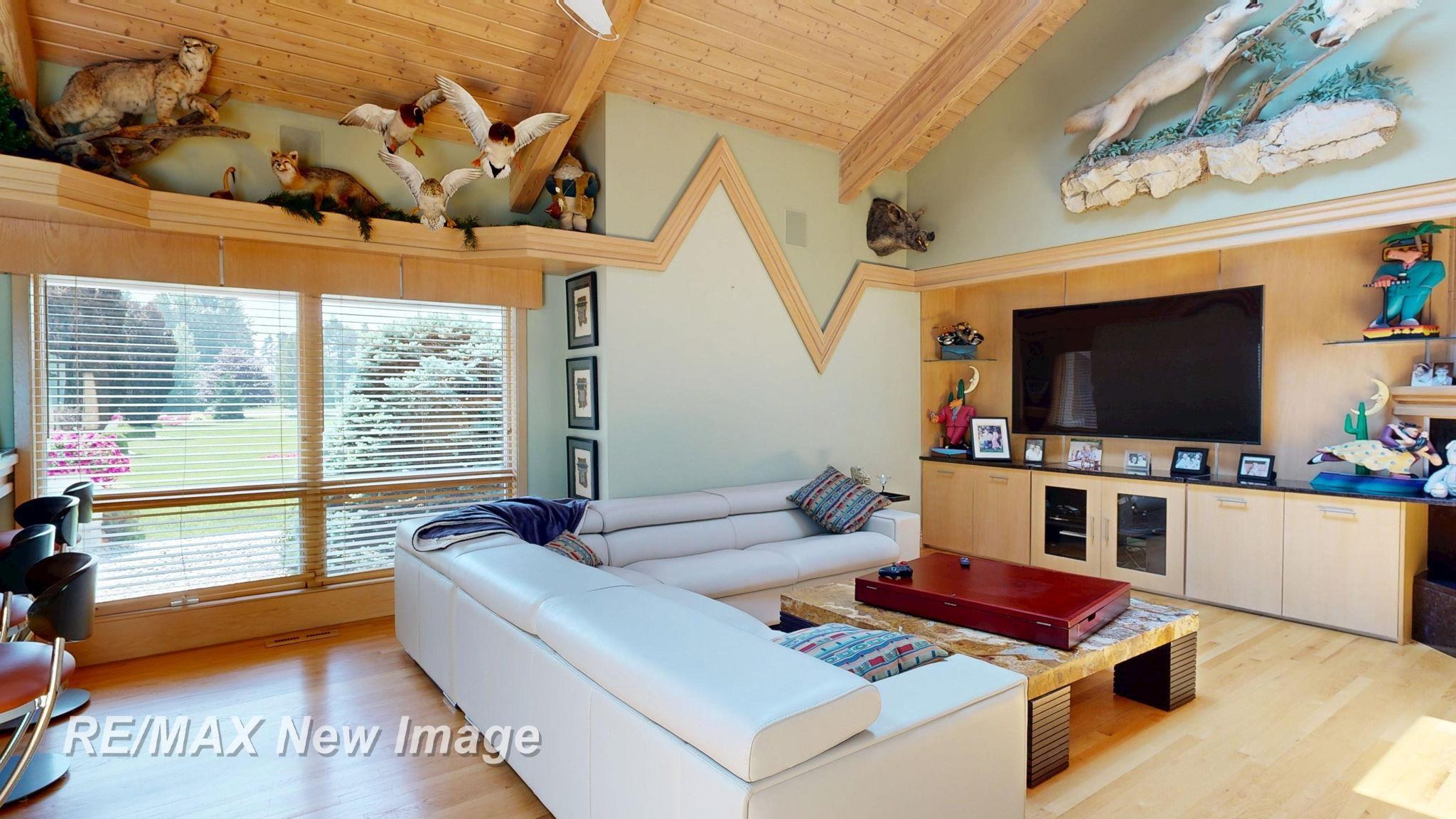 Saginaw, Michigan, 48609, United States, 3 Bedrooms Bedrooms, ,4 BathroomsBathrooms,Residential,Active,1894554
