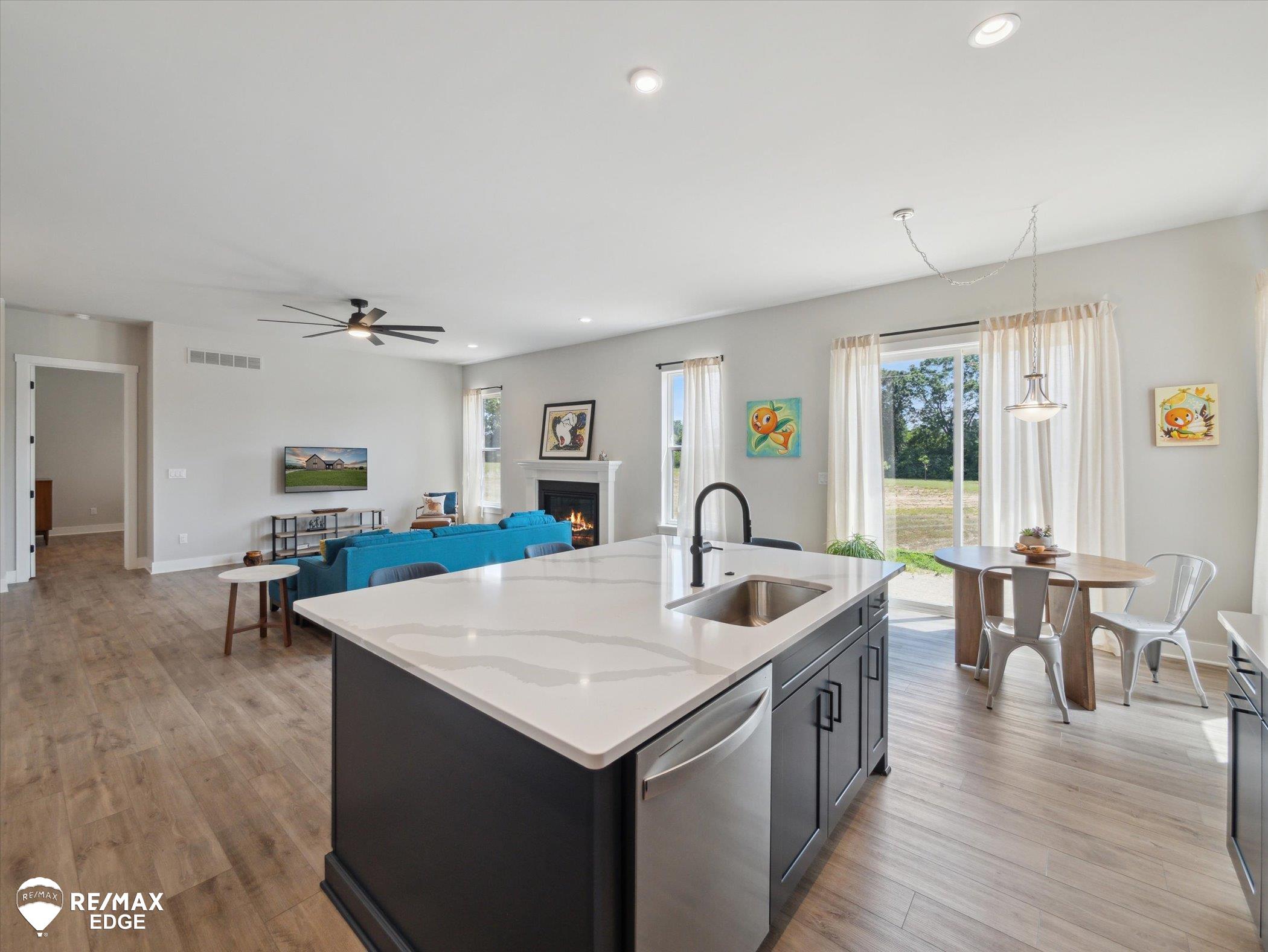 Saline, Michigan, 48176, United States, 4 Bedrooms Bedrooms, ,3 BathroomsBathrooms,Residential,Active,1894549