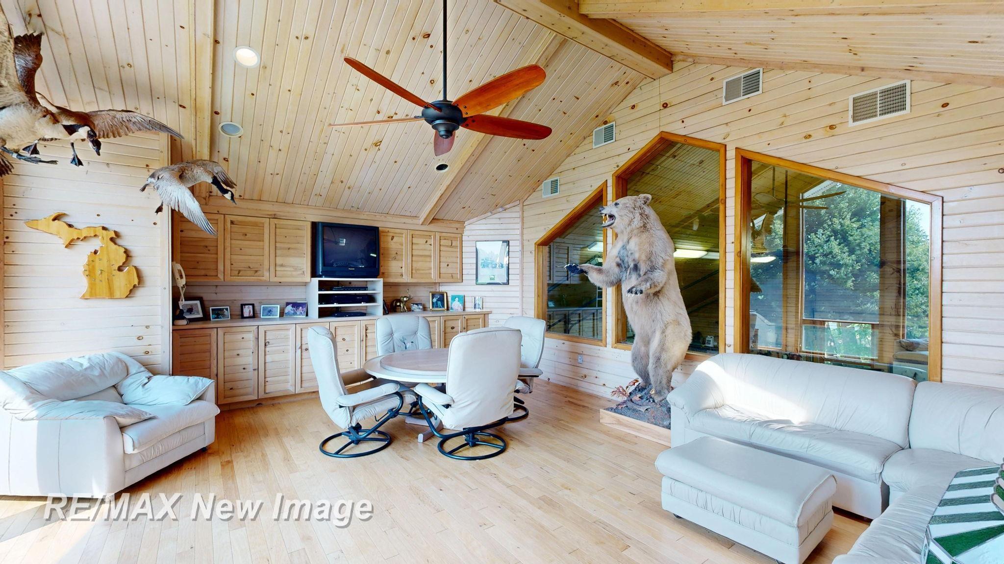Saginaw, Michigan, 48609, United States, 3 Bedrooms Bedrooms, ,4 BathroomsBathrooms,Residential,Active,1894554