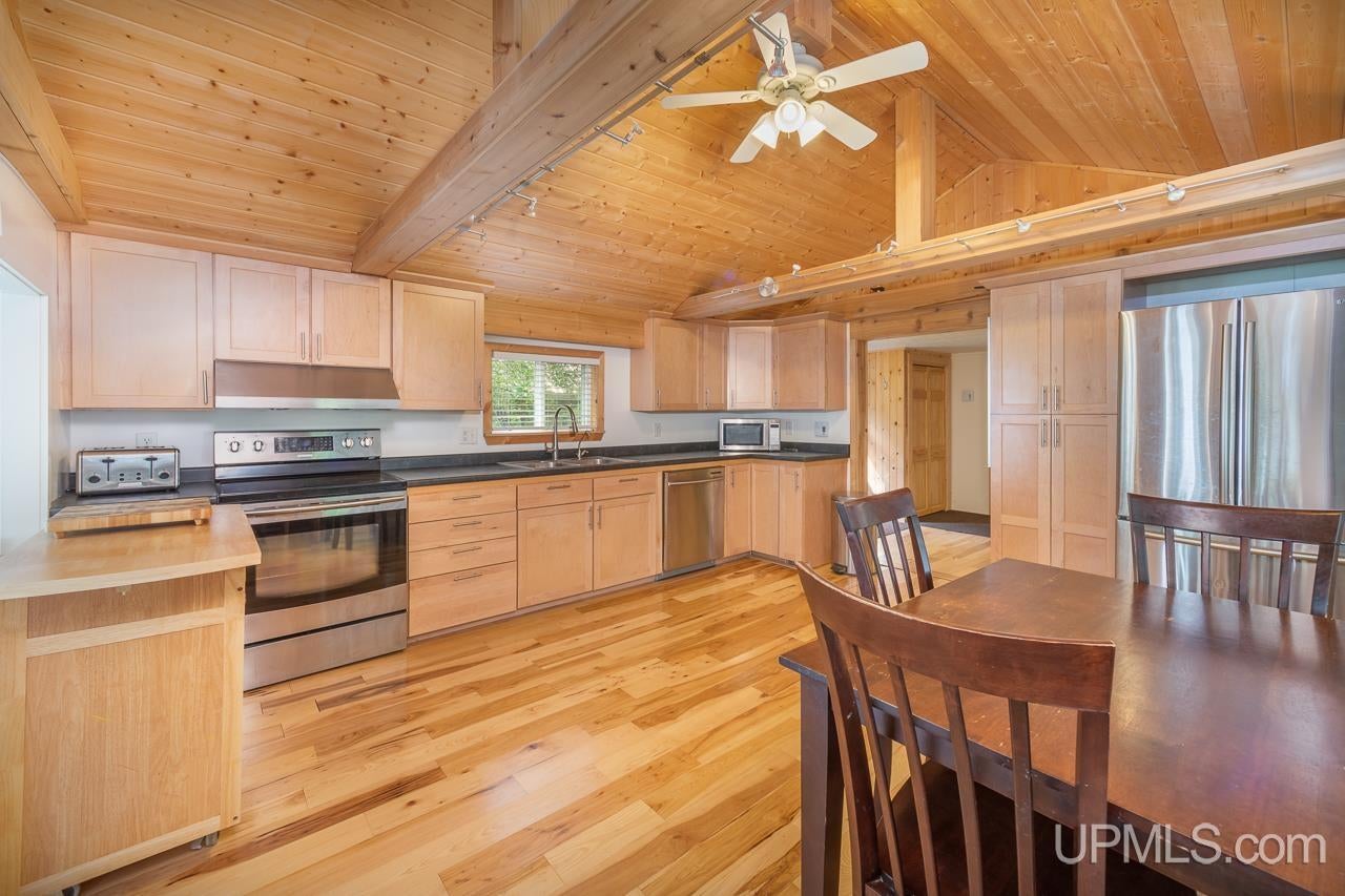 Au Train, Michigan, 49806, United States, 7 Bedrooms Bedrooms, ,7 BathroomsBathrooms,Residential,Active,2015448