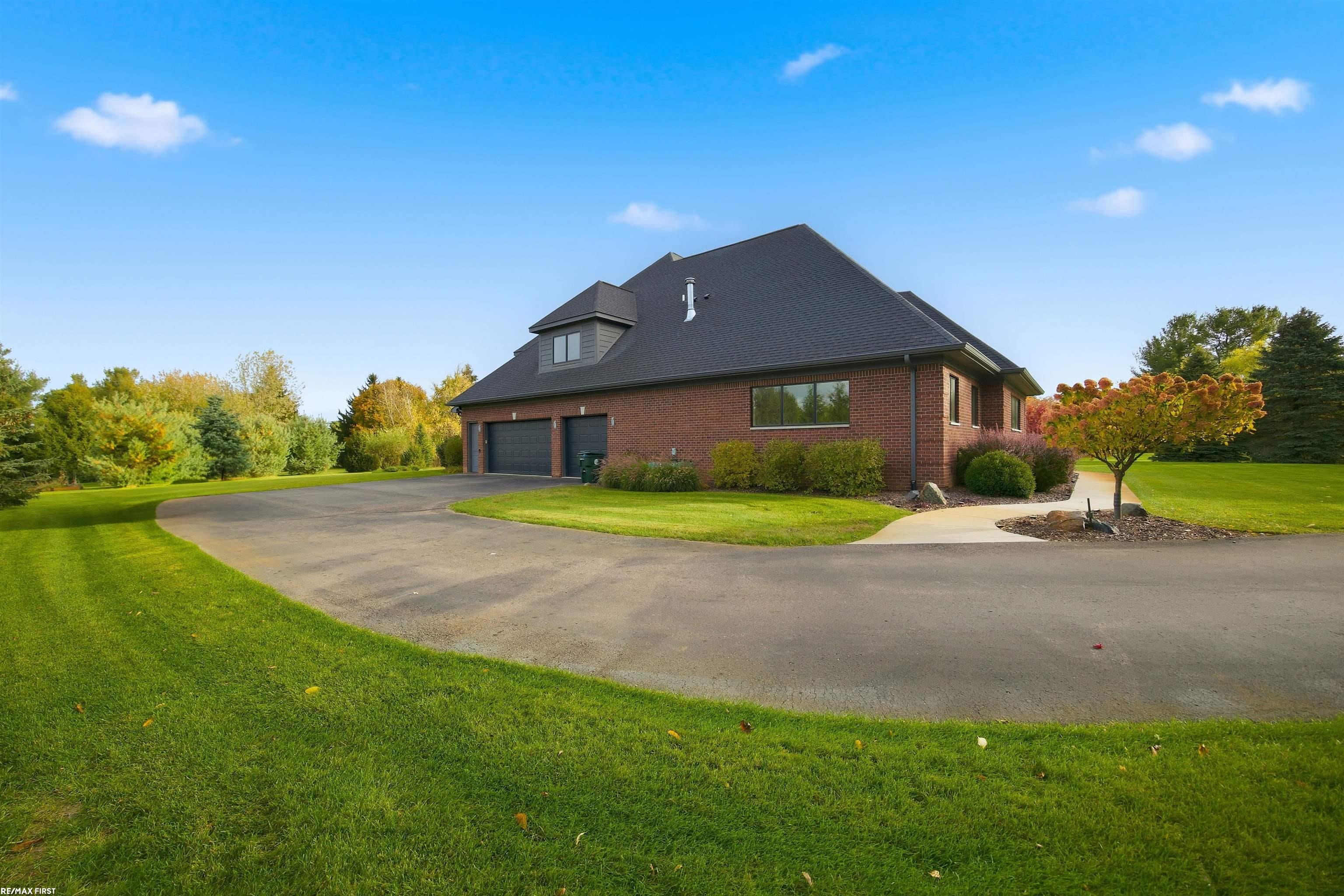 Clarkston, Michigan, 48348, United States, 5 Bedrooms Bedrooms, ,4 BathroomsBathrooms,Residential,Active,1973314