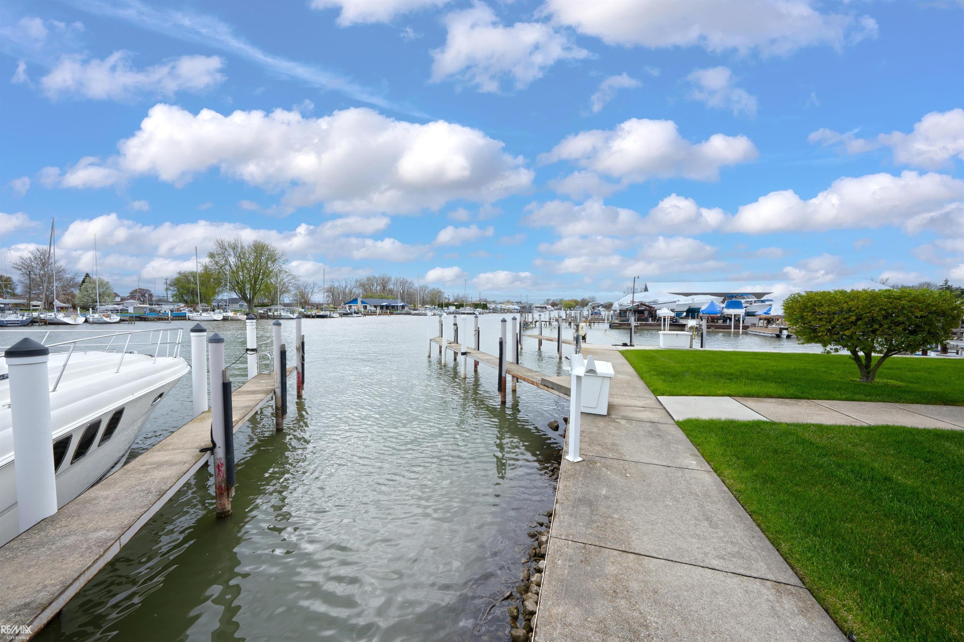 Harrison Twp, Michigan, 48045, United States, 2 Bedrooms Bedrooms, ,3 BathroomsBathrooms,Residential,Active,2042154