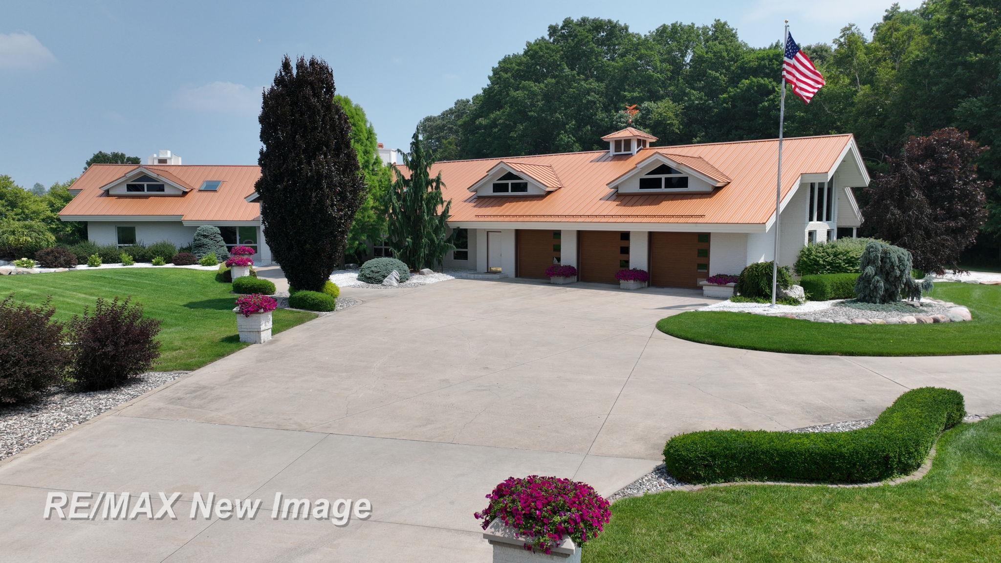 Saginaw, Michigan, 48609, United States, 3 Bedrooms Bedrooms, ,4 BathroomsBathrooms,Residential,Active,1894554