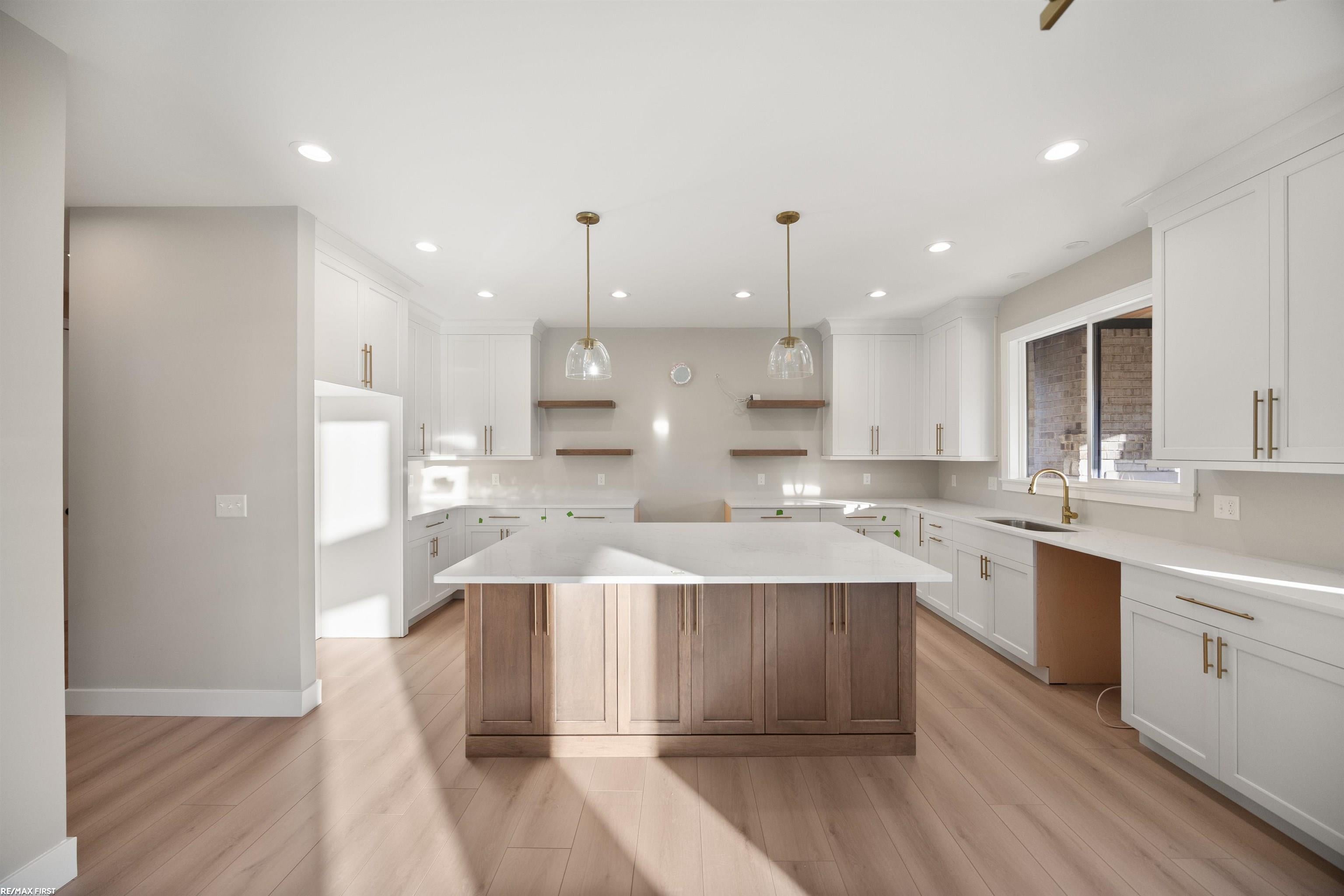 Shelby Twp, Michigan, 48315, United States, 4 Bedrooms Bedrooms, ,4 BathroomsBathrooms,Residential,Active,2009161