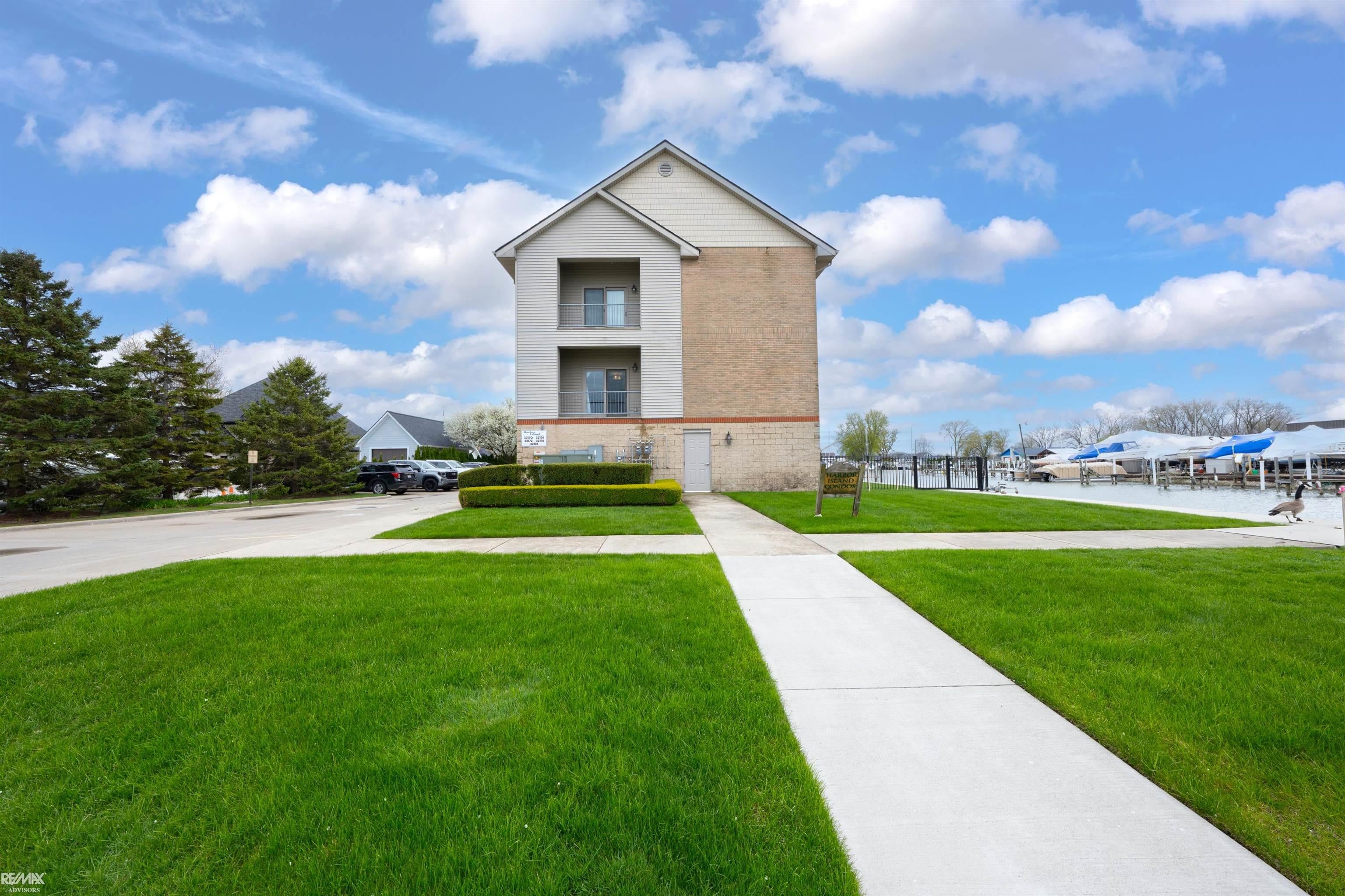 Harrison Twp, Michigan, 48045, United States, 2 Bedrooms Bedrooms, ,3 BathroomsBathrooms,Residential,Active,2042154
