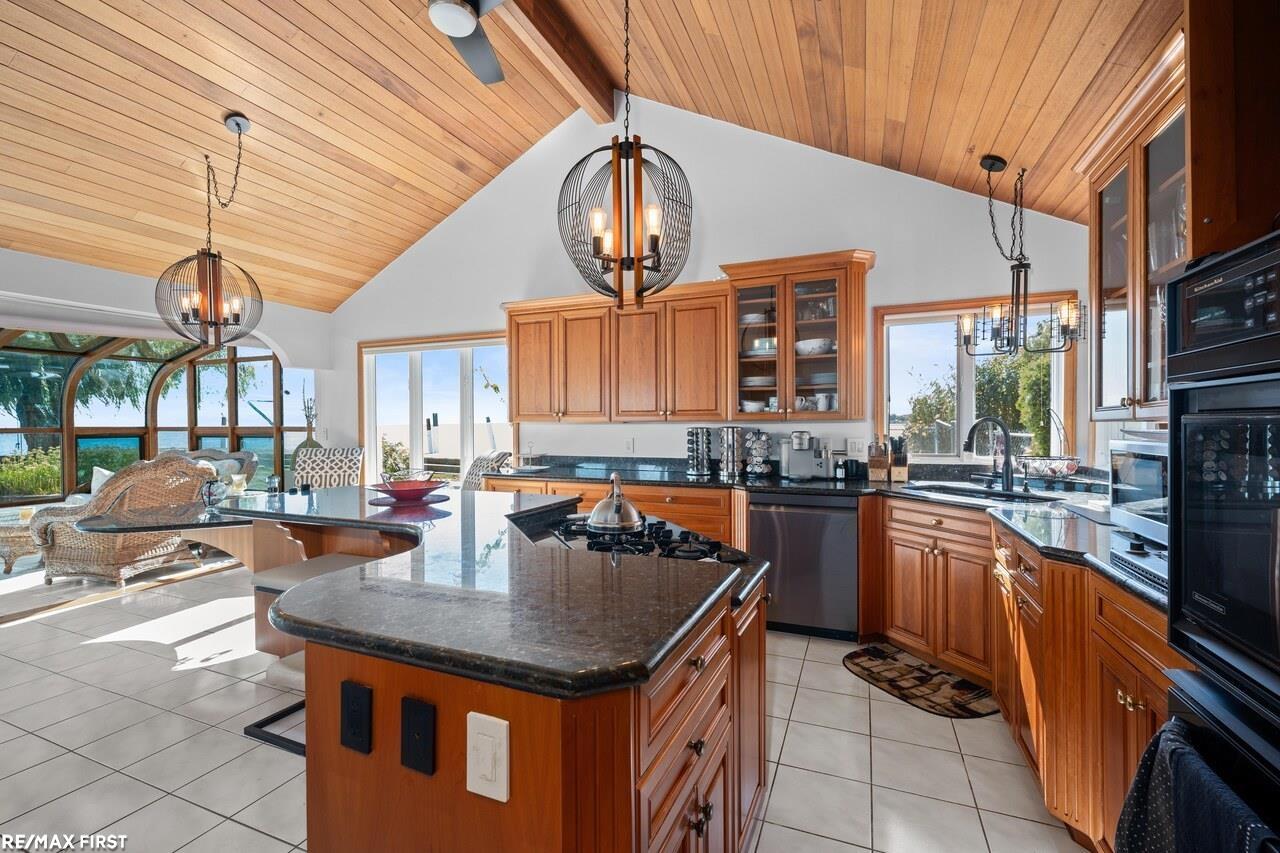 Harrison Twp, Michigan, 48045, United States, 3 Bedrooms Bedrooms, ,4 BathroomsBathrooms,Residential,Active,1965831