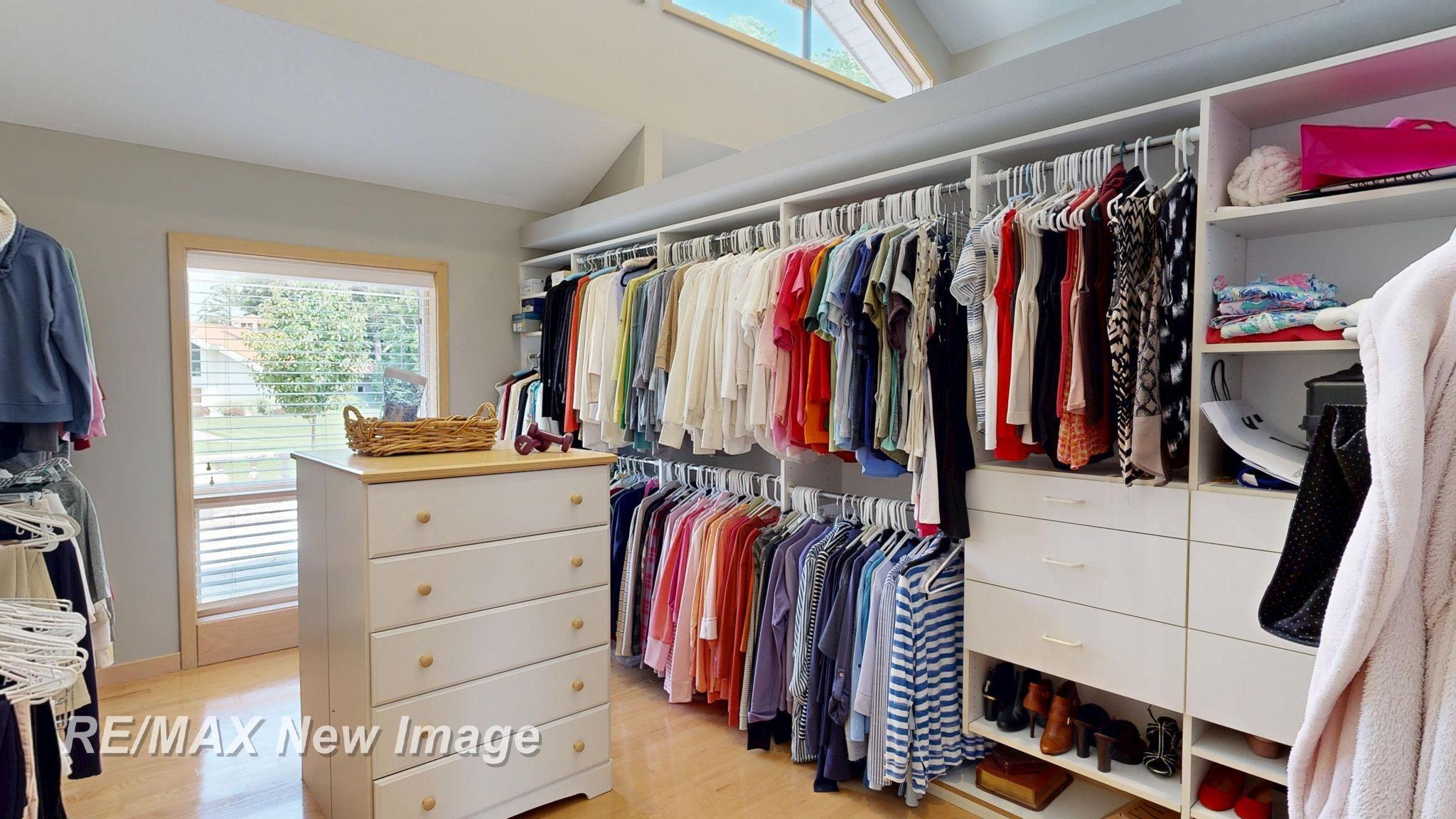 Saginaw, Michigan, 48609, United States, 3 Bedrooms Bedrooms, ,4 BathroomsBathrooms,Residential,Active,1999939