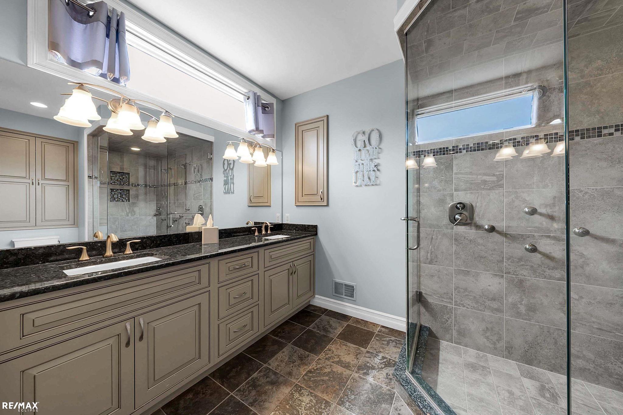 Saint Clair Shores, Michigan, 48081, United States, ,5 BathroomsBathrooms,Residential,Active,1829899