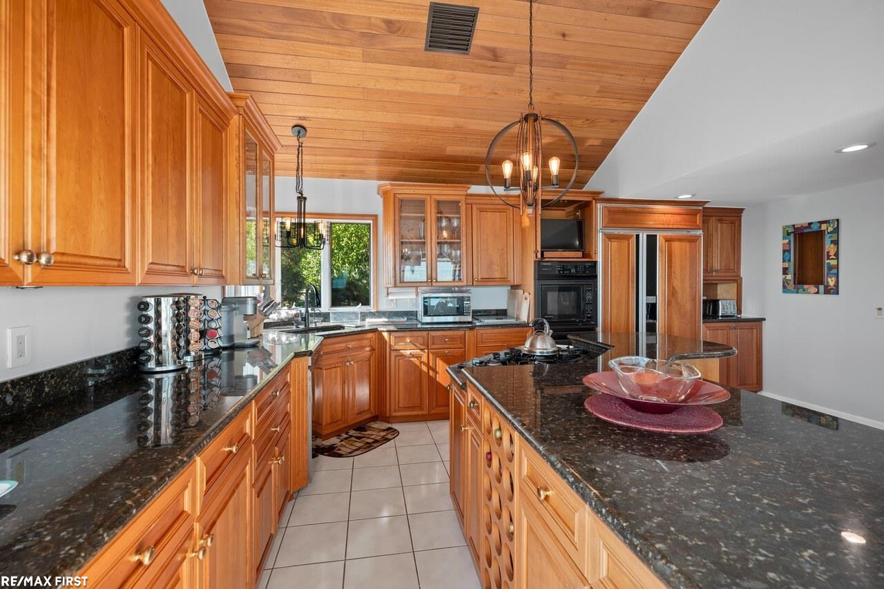 Harrison Twp, Michigan, 48045, United States, 3 Bedrooms Bedrooms, ,4 BathroomsBathrooms,Residential,Active,1965831