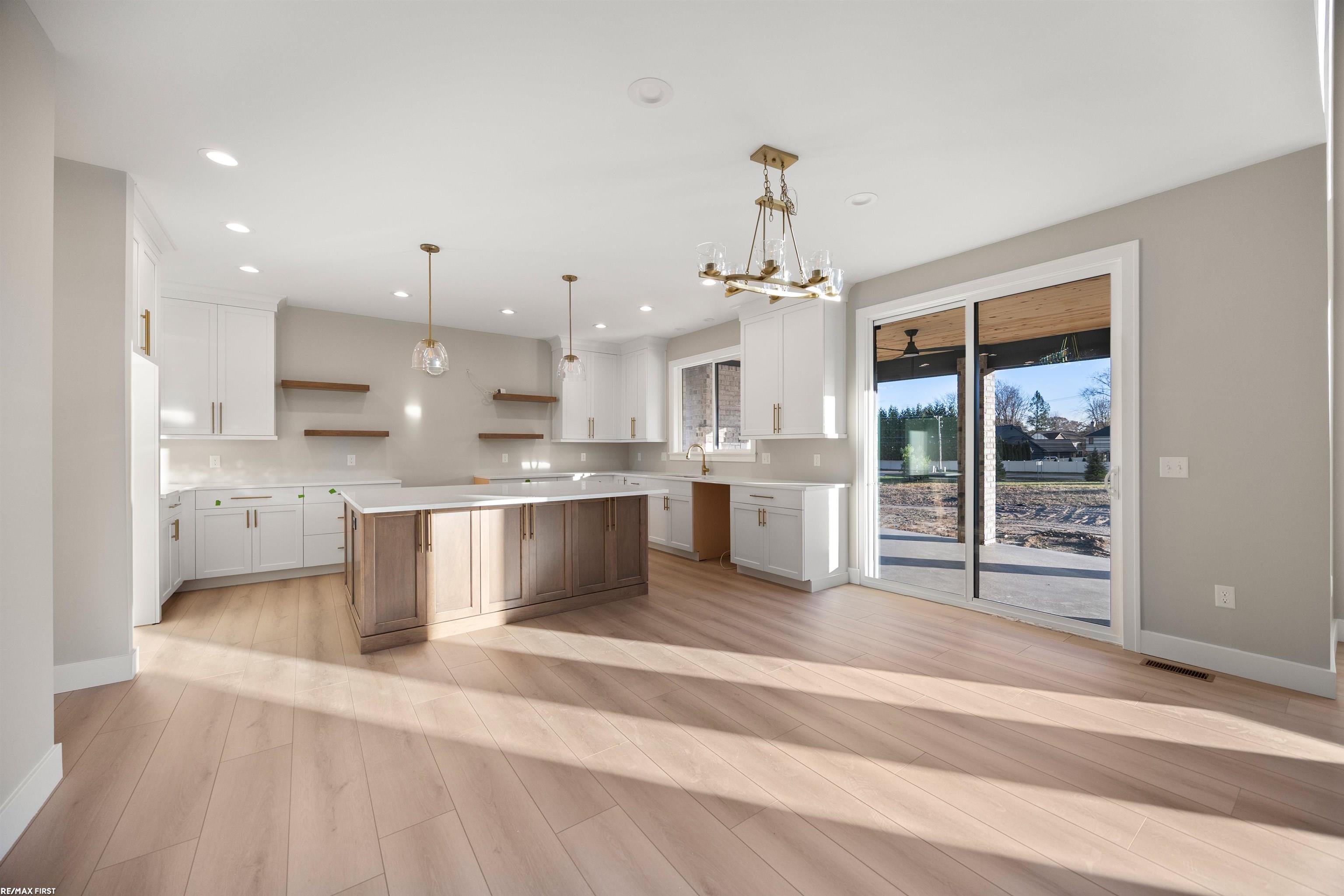 Shelby Twp, Michigan, 48315, United States, 4 Bedrooms Bedrooms, ,4 BathroomsBathrooms,Residential,Active,2009161