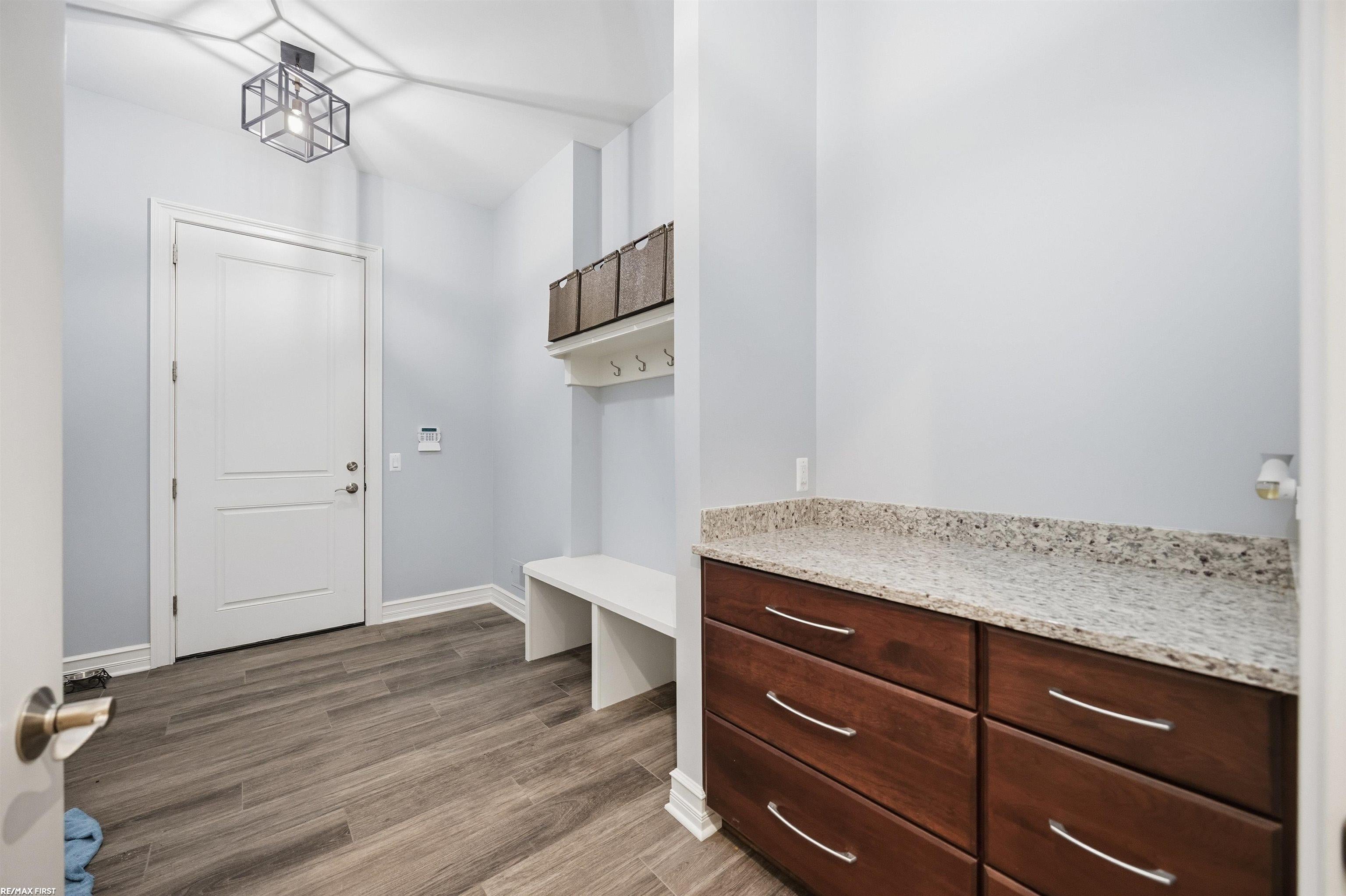 Clarkston, Michigan, 48348, United States, 5 Bedrooms Bedrooms, ,4 BathroomsBathrooms,Residential,Active,1973314