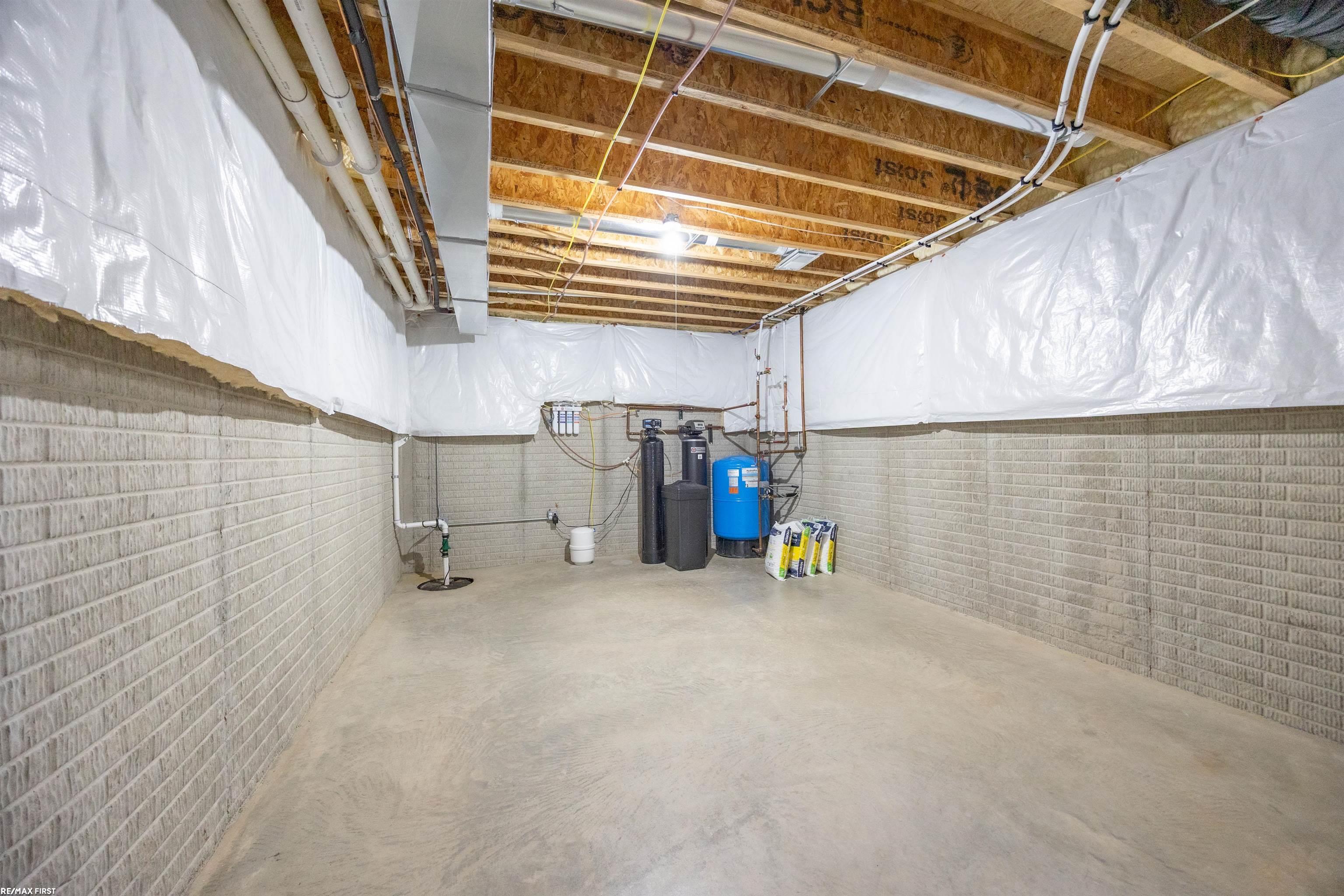 Clarkston, Michigan, 48348, United States, 5 Bedrooms Bedrooms, ,4 BathroomsBathrooms,Residential,Active,1973314