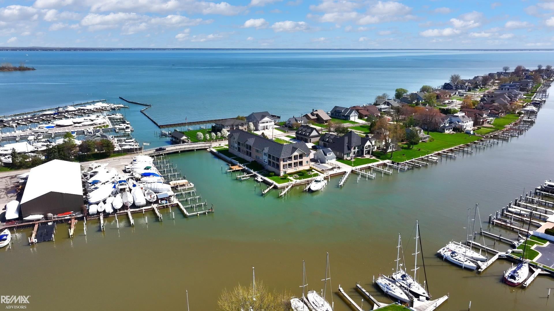 Harrison Twp, Michigan, 48045, United States, 2 Bedrooms Bedrooms, ,3 BathroomsBathrooms,Residential,Active,2042154
