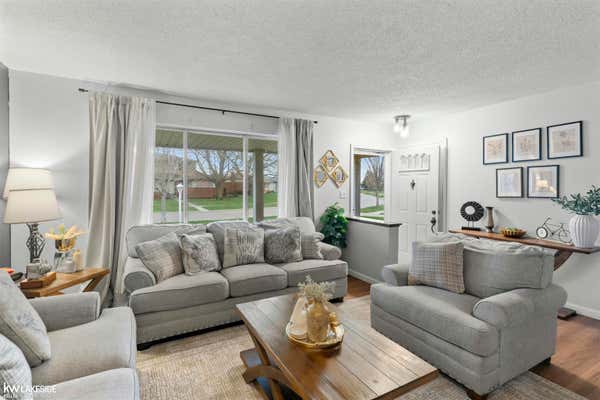 34489 COACHWOOD DR, STERLING HEIGHTS, MI 48312 | REMAX