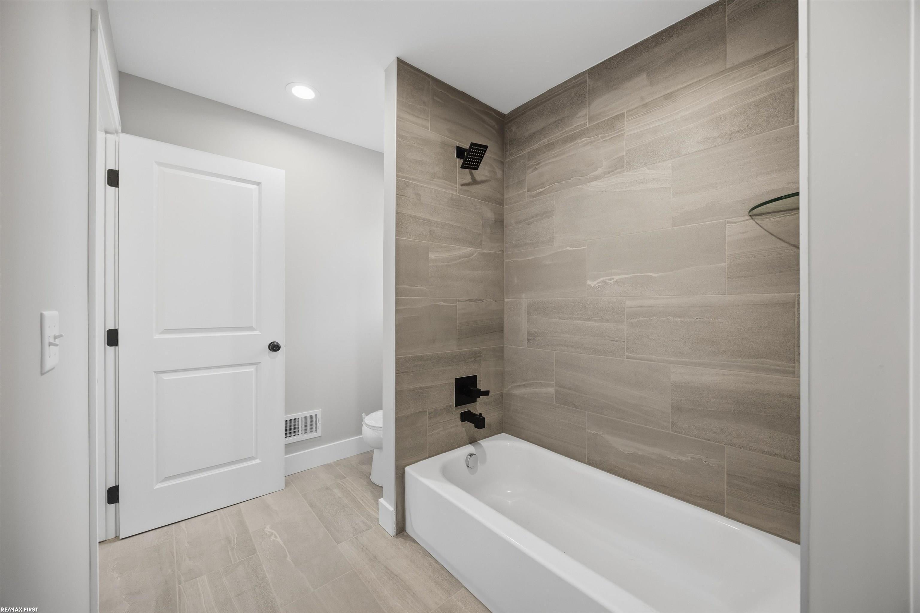 Shelby Twp, Michigan, 48315, United States, 4 Bedrooms Bedrooms, ,4 BathroomsBathrooms,Residential,Active,2009161