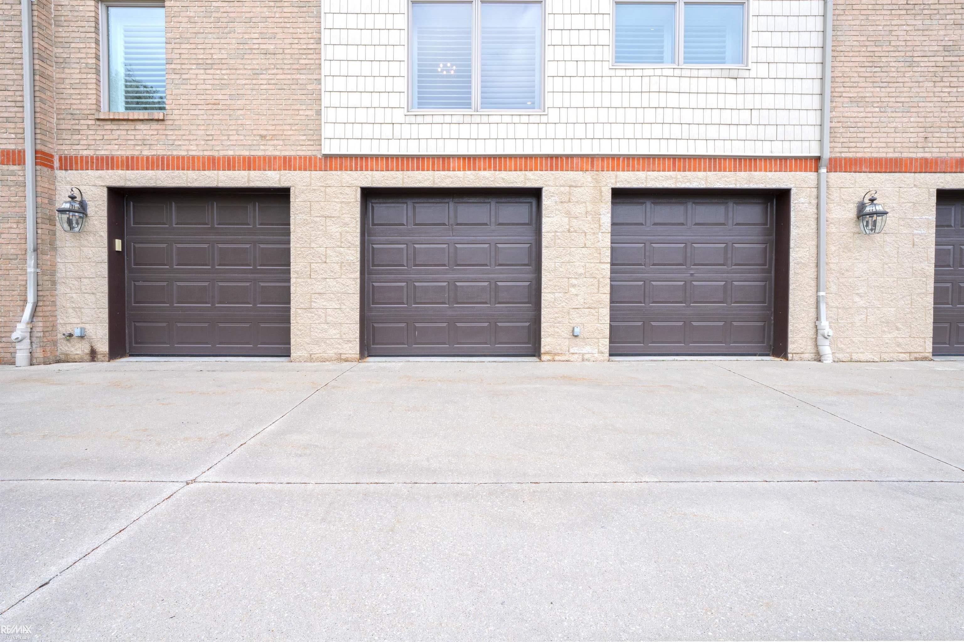 Harrison Twp, Michigan, 48045, United States, 2 Bedrooms Bedrooms, ,3 BathroomsBathrooms,Residential,Active,2042154