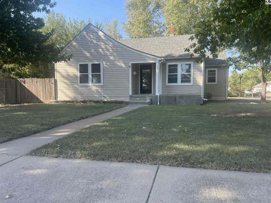 400 W 17TH AVE, HUTCHINSON, KS 67501 - Image 1