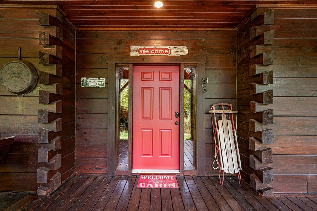 Brasstown, North Carolina, 28902, United States, 4 Bedrooms Bedrooms, ,5 BathroomsBathrooms,Residential,Active,1808288