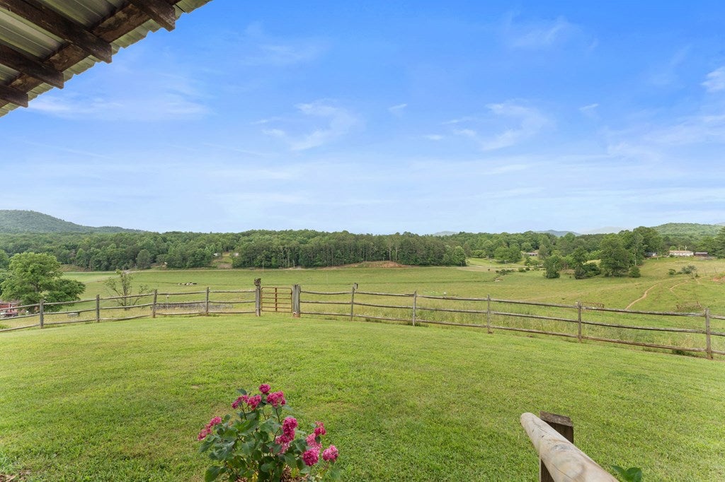 Warne, North Carolina, 28909, United States, 3 Bedrooms Bedrooms, ,3 BathroomsBathrooms,Residential,Active,1858681