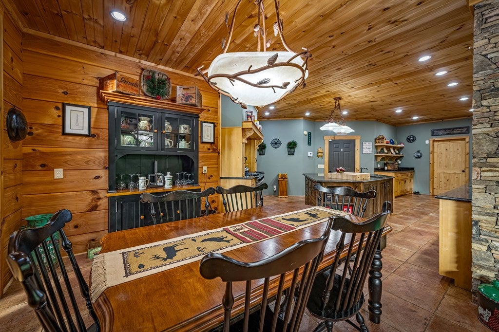 Brasstown, North Carolina, 28902, United States, 4 Bedrooms Bedrooms, ,5 BathroomsBathrooms,Residential,Active,1808288