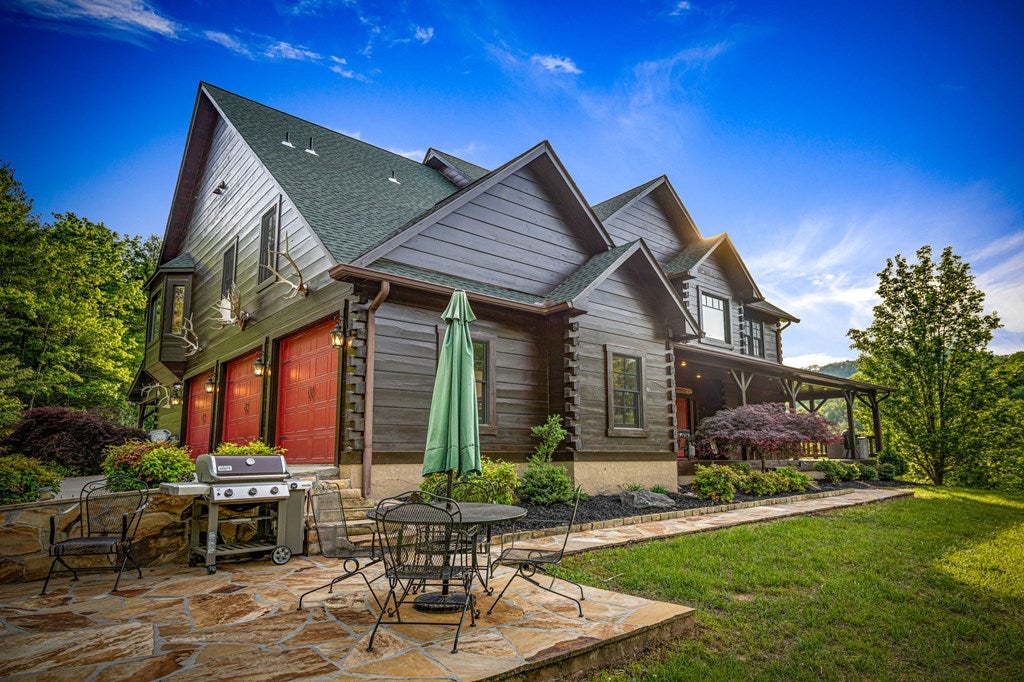 Brasstown, North Carolina, 28902, United States, 4 Bedrooms Bedrooms, ,5 BathroomsBathrooms,Residential,Active,1808288