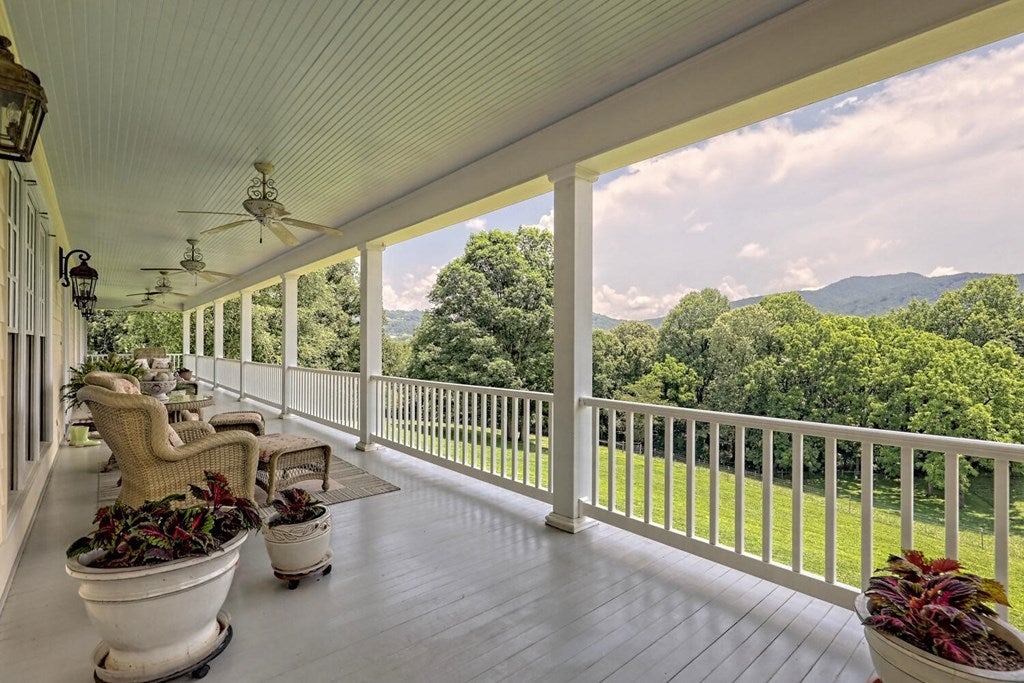 Young Harris, Georgia, 30582, United States, 4 Bedrooms Bedrooms, ,5 BathroomsBathrooms,Residential,Active,1945365