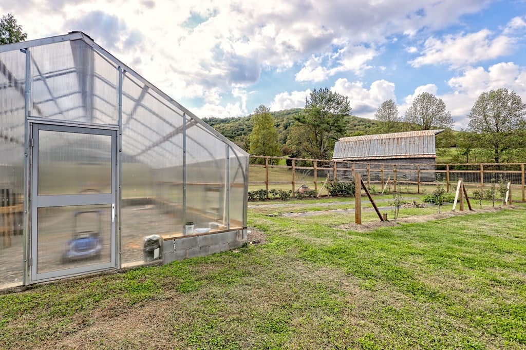Warne, North Carolina, 28909, United States, 5 Bedrooms Bedrooms, ,6 BathroomsBathrooms,Residential,Active,1968111