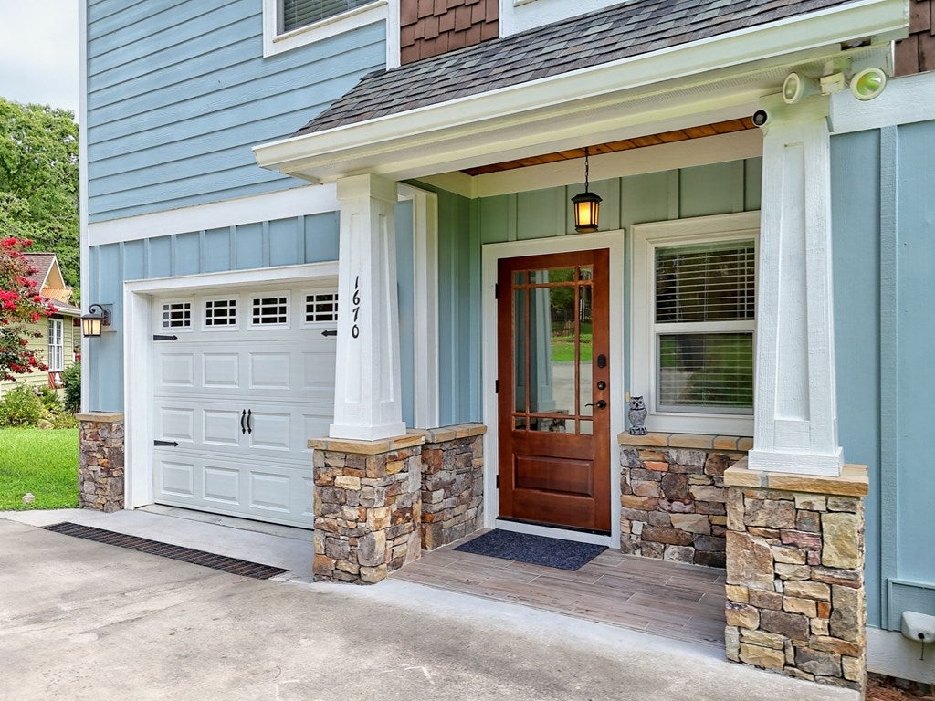 Hiawassee, Georgia, 30546, United States, 2 Bedrooms Bedrooms, ,3 BathroomsBathrooms,Residential,Active,1914769
