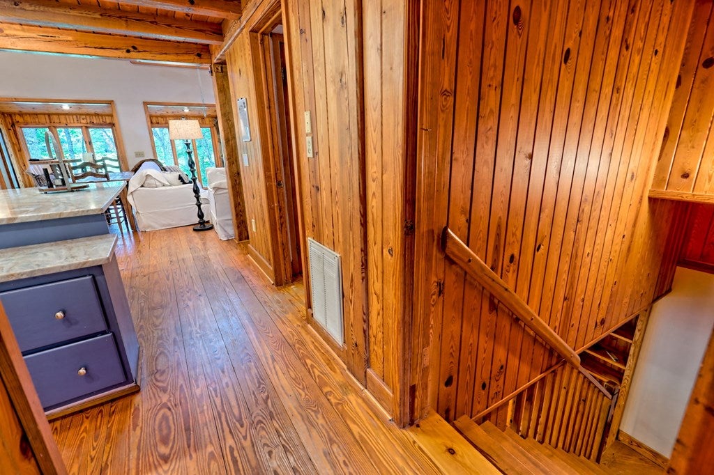 Warne, North Carolina, 28909, United States, 5 Bedrooms Bedrooms, ,6 BathroomsBathrooms,Residential,Active,1968111