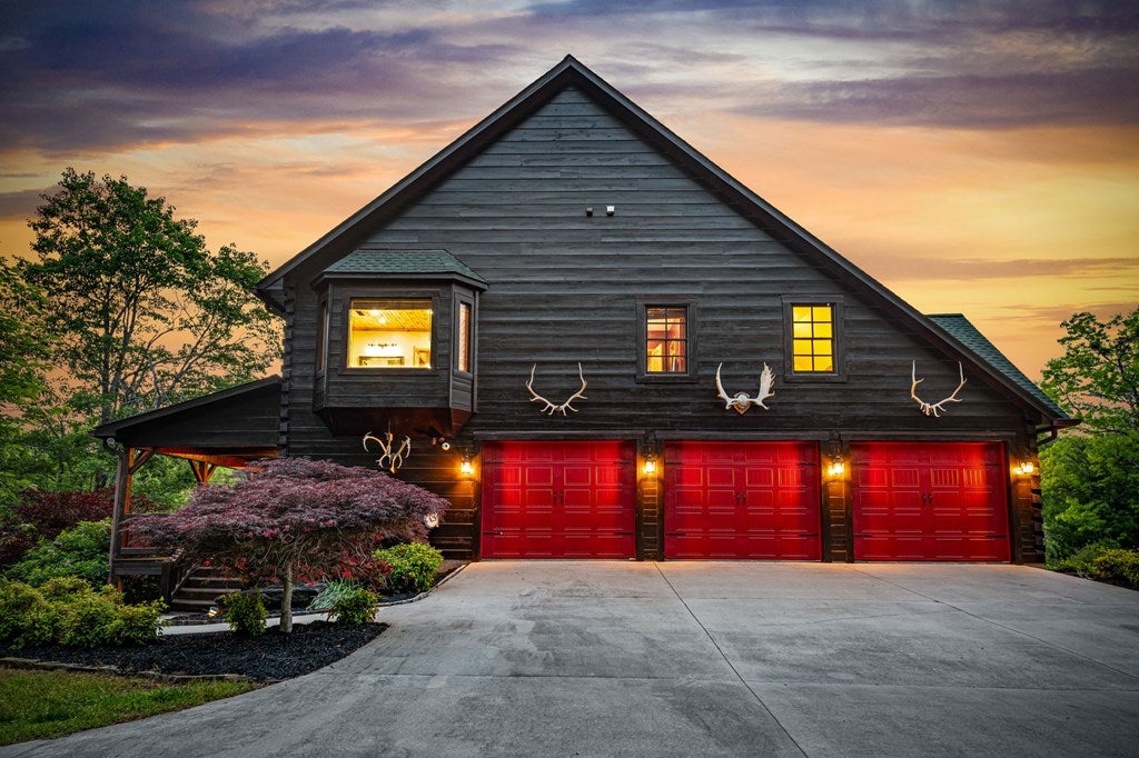 Brasstown, North Carolina, 28902, United States, 4 Bedrooms Bedrooms, ,5 BathroomsBathrooms,Residential,Active,1808288