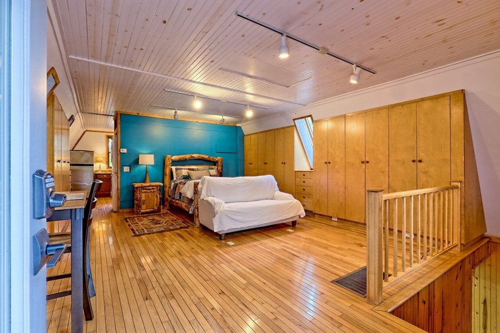 Warne, North Carolina, 28909, United States, 5 Bedrooms Bedrooms, ,6 BathroomsBathrooms,Residential,Active,1968111